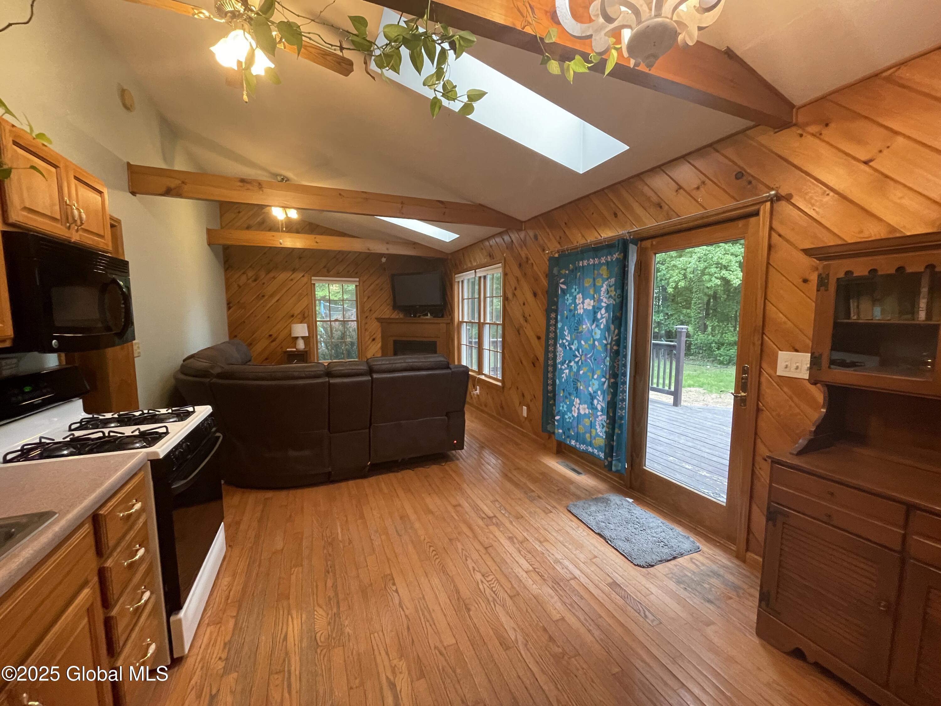 8 Iris Avenue, South Glens Falls, New York image 14