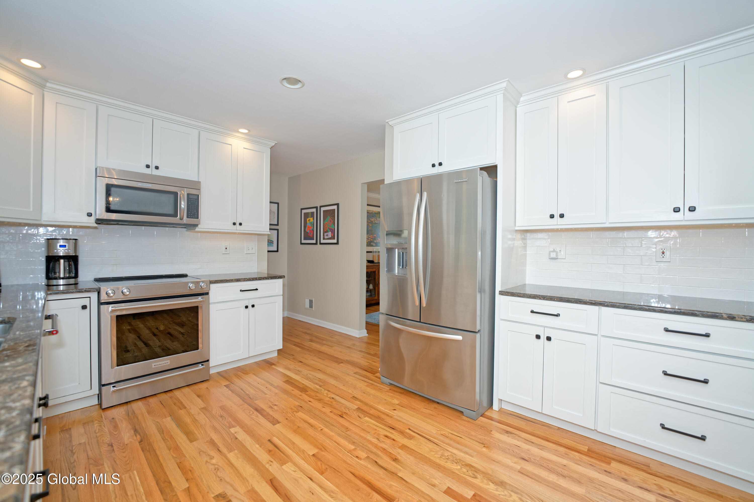 42 Michelle Drive, Clifton Park, New York image 3