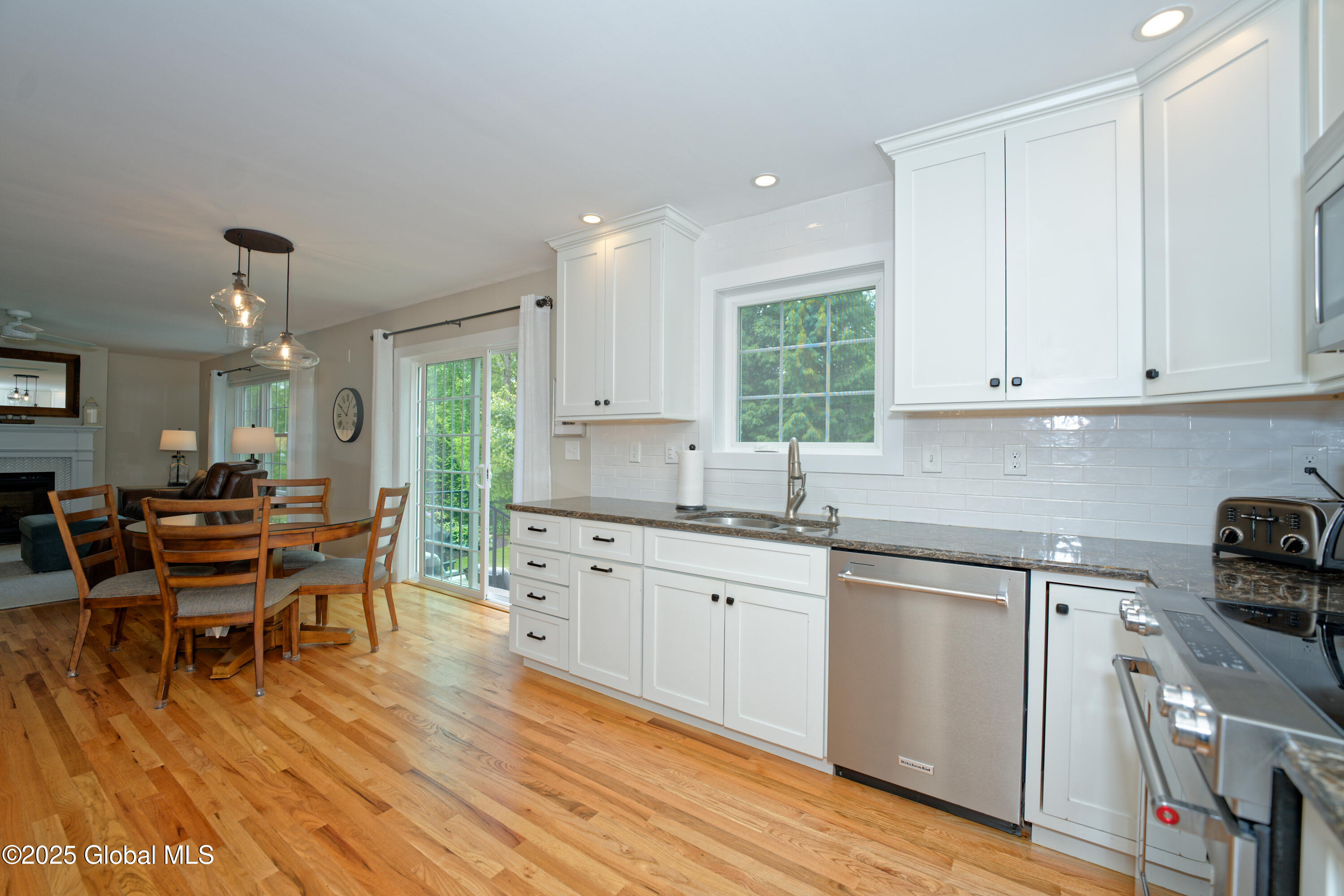 42 Michelle Drive, Clifton Park, New York image 4