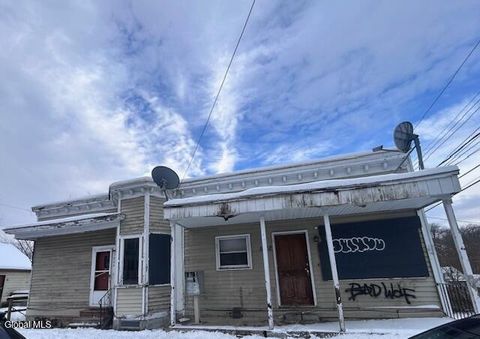 Photo of 1002 Davis Terrace, Schenectady, NY 12303 (MLS # 202614657)