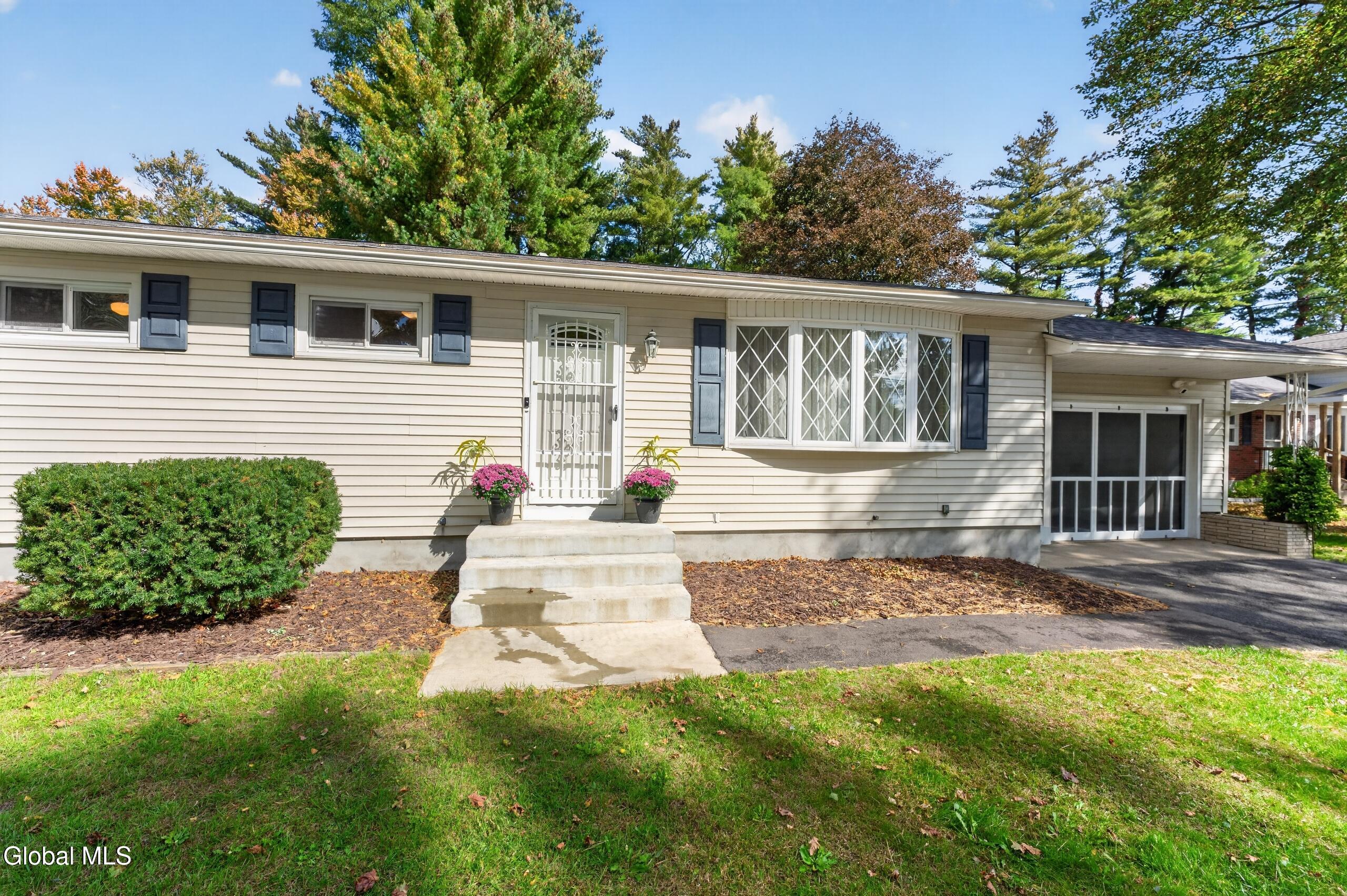 3 Kenyon Drive