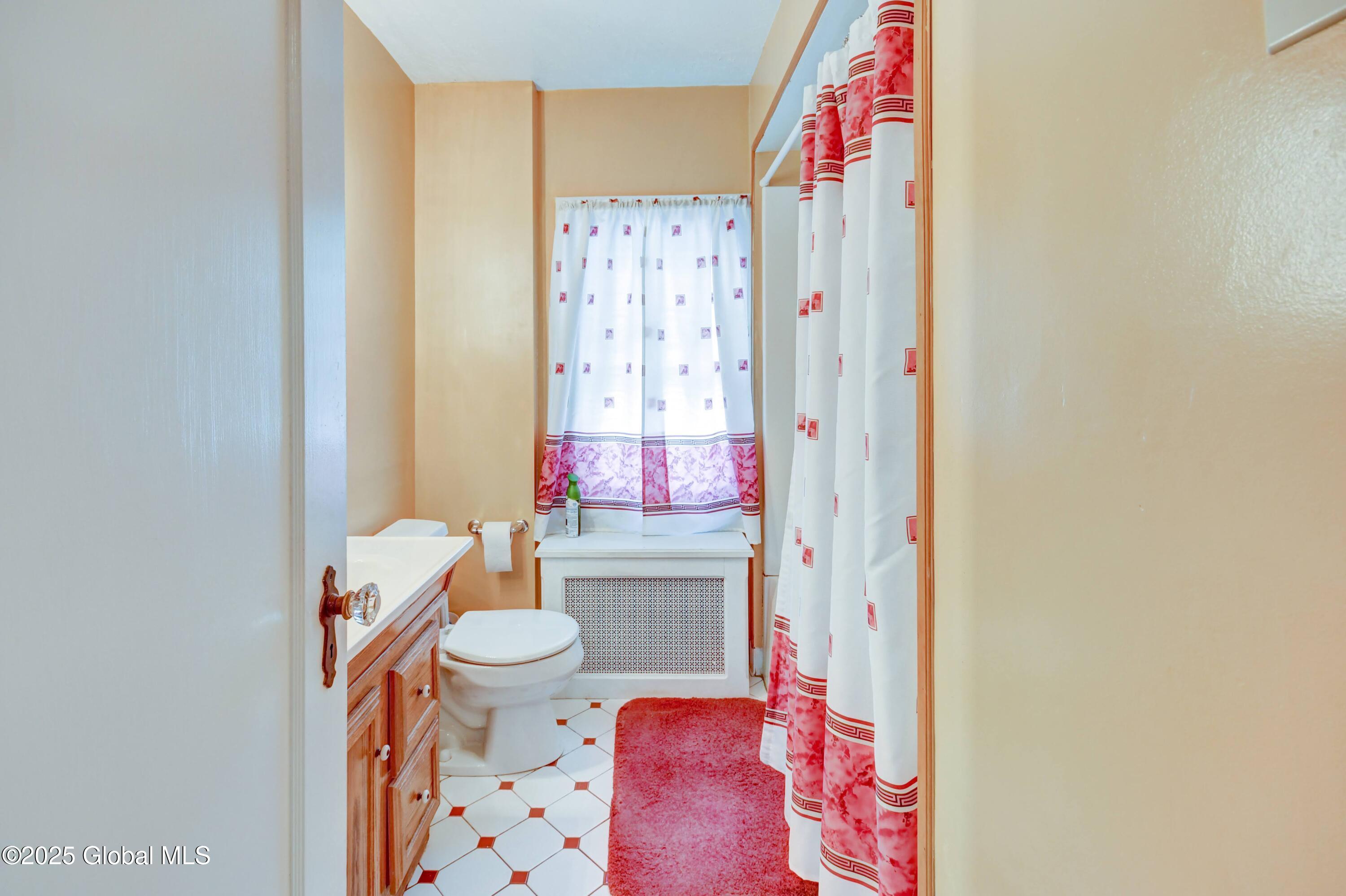 233 E Fulton Street, Gloversville, New York image 28
