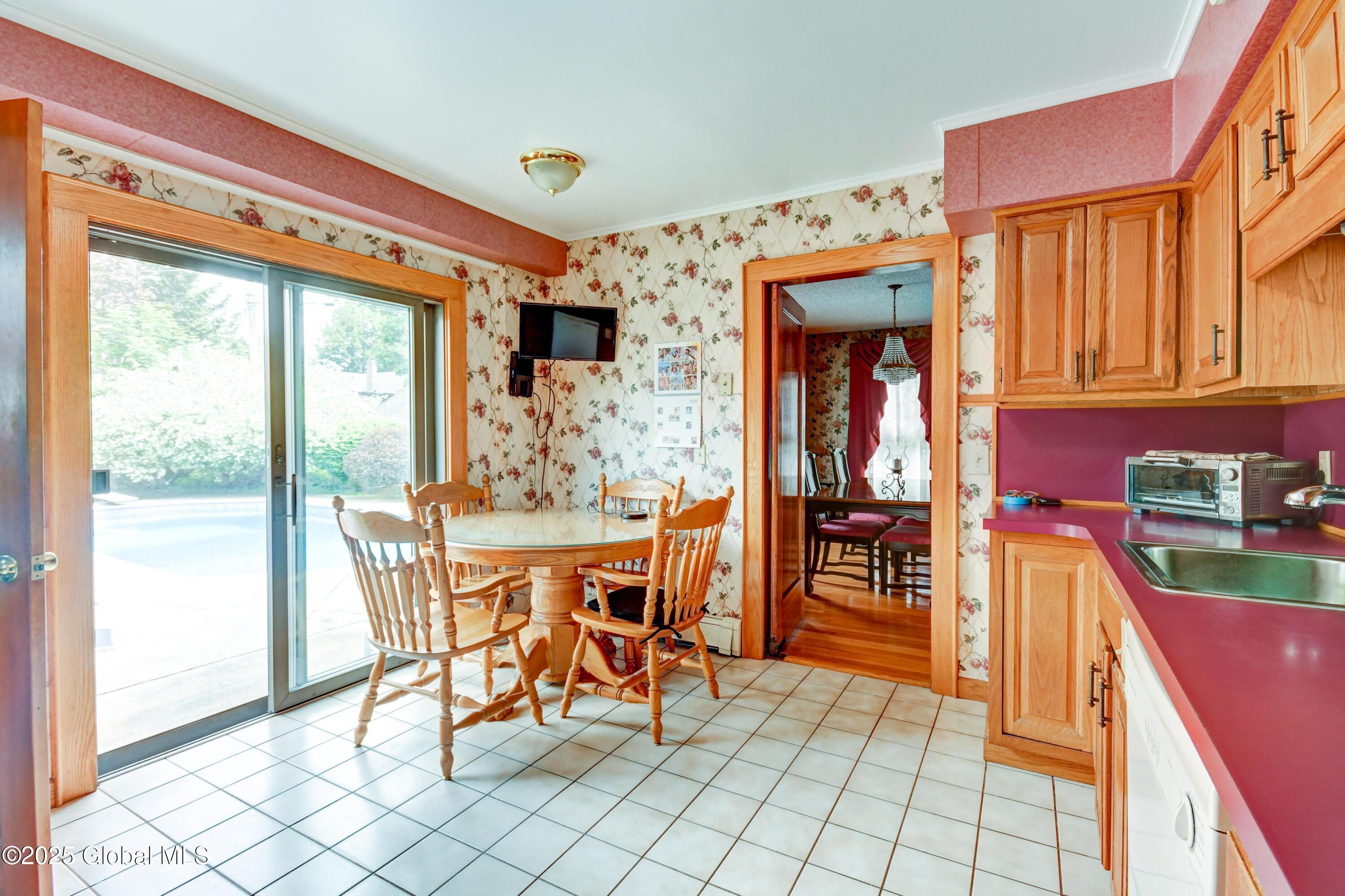 233 E Fulton Street, Gloversville, New York image 5