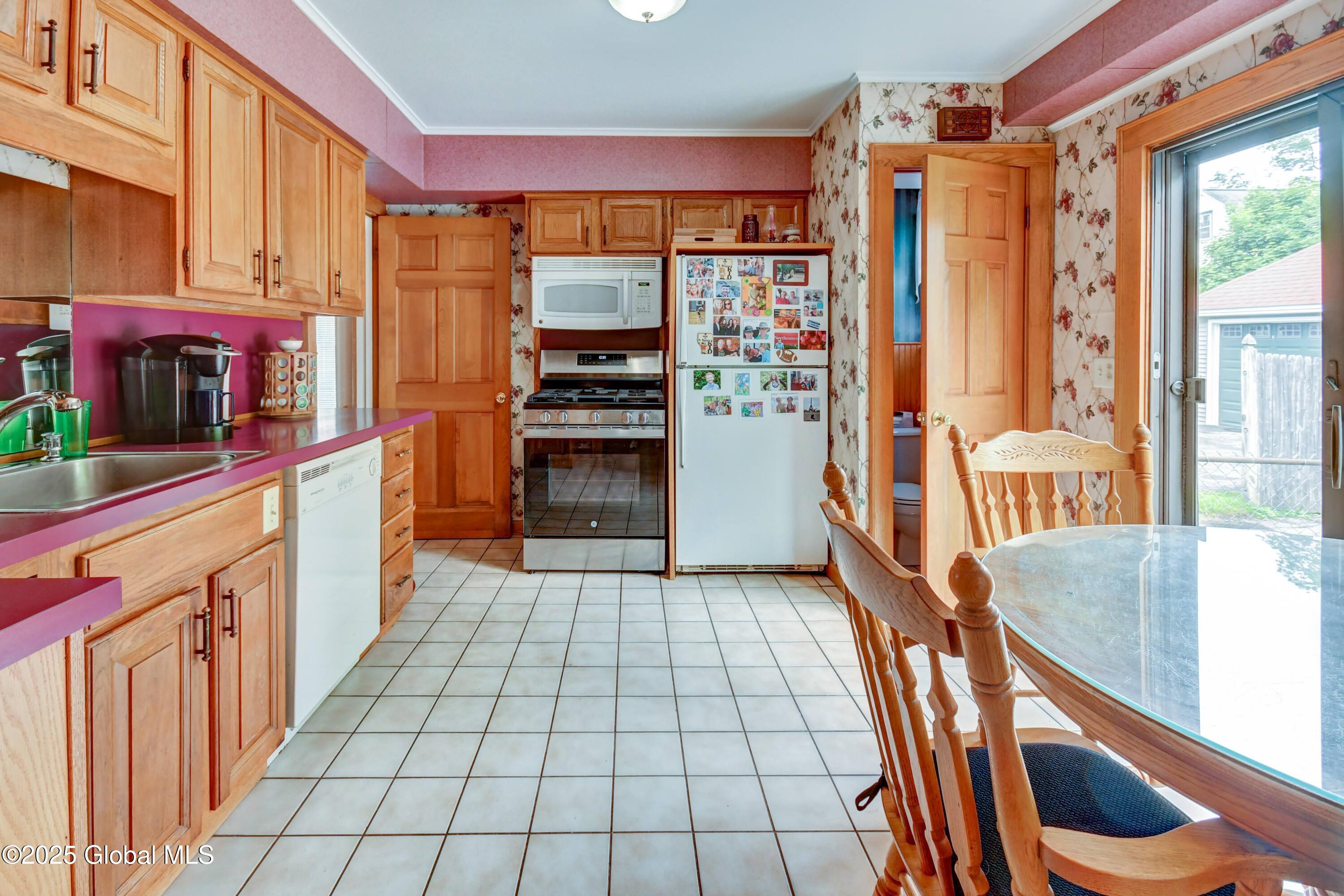 233 E Fulton Street, Gloversville, New York image 6
