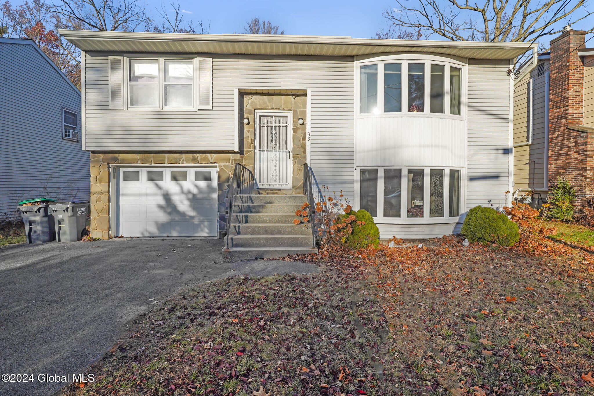 33 Cresthaven Avenue, Colonie, New York image 1