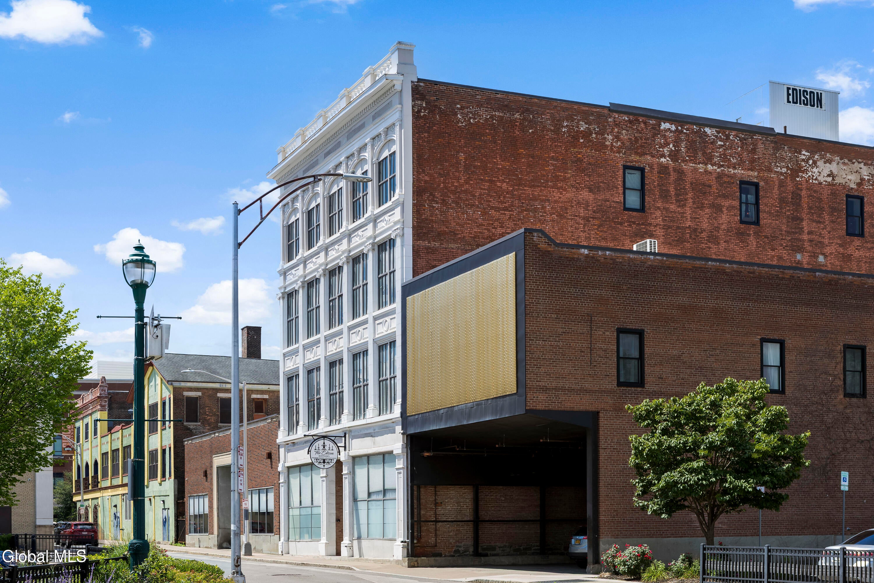132 N Broadway
