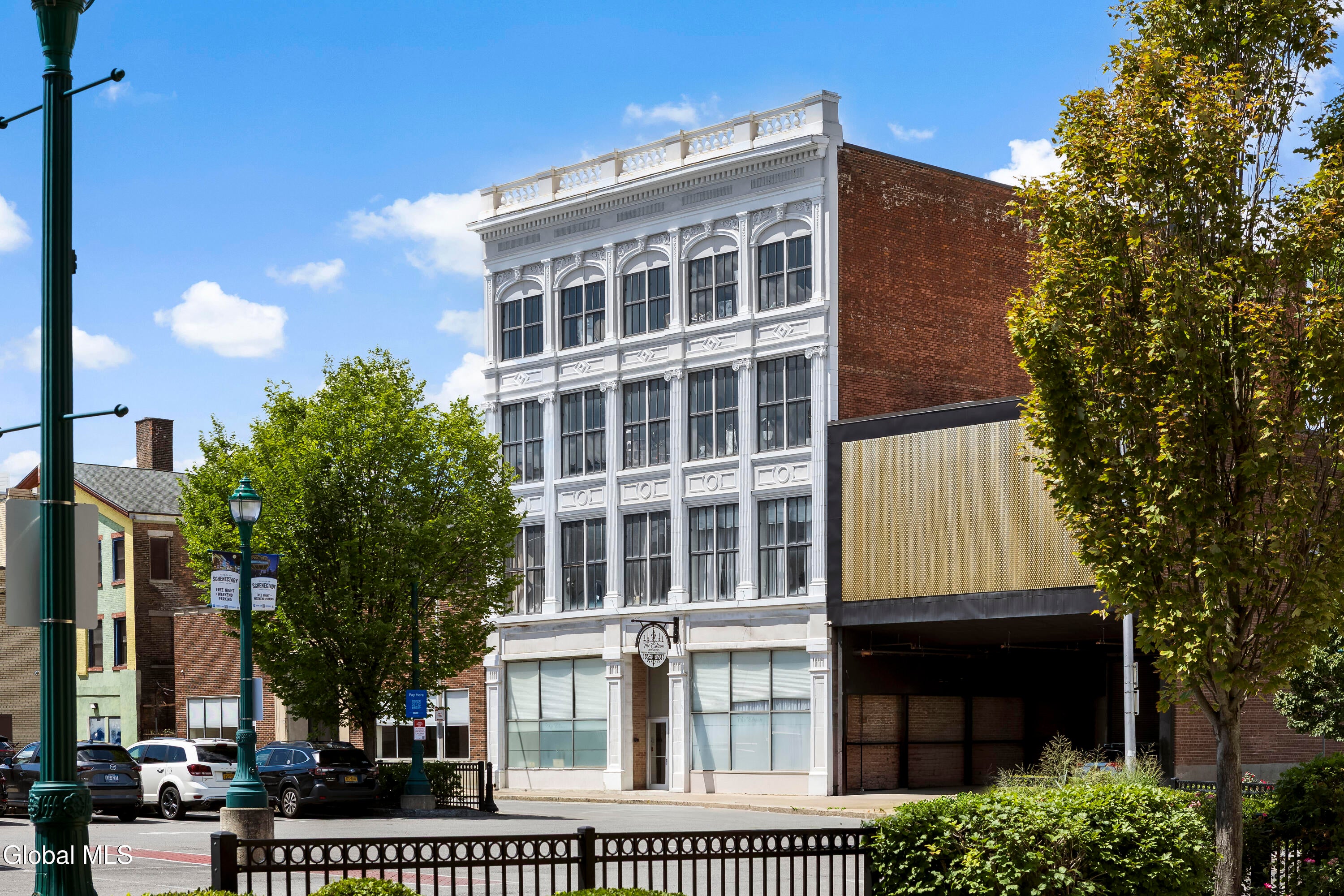 132 N Broadway