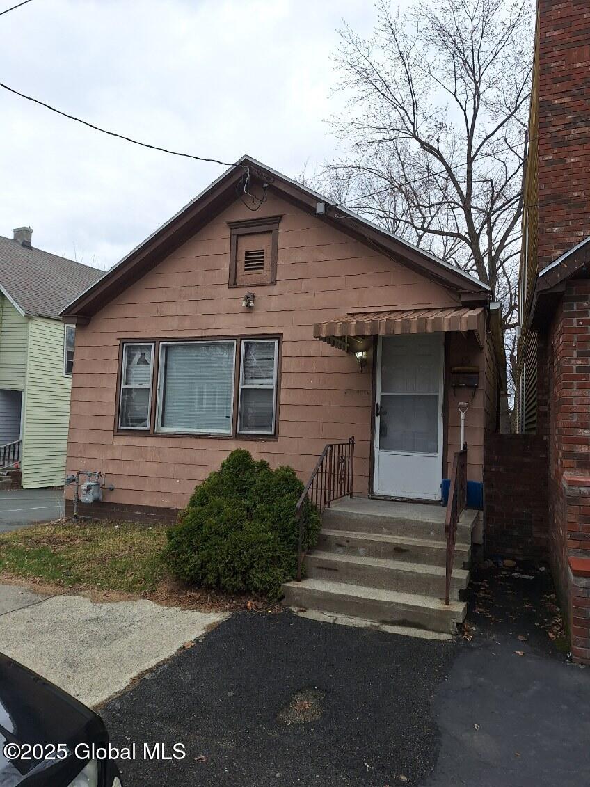 15 Lincoln Avenue, Cohoes, New York image 1