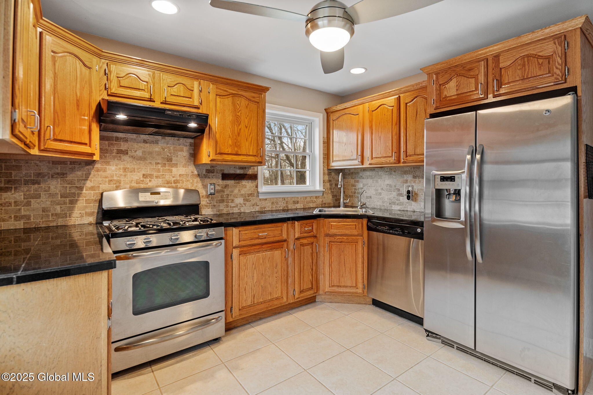 37 Northway Court, Saratoga Springs, New York image 5