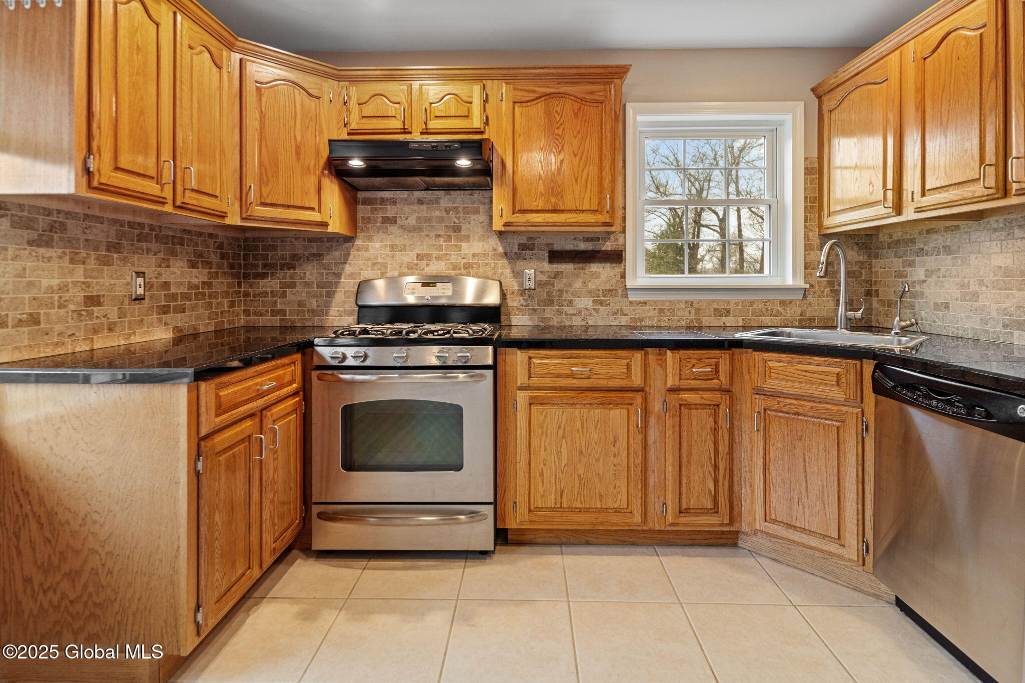 37 Northway Court, Saratoga Springs, New York image 4