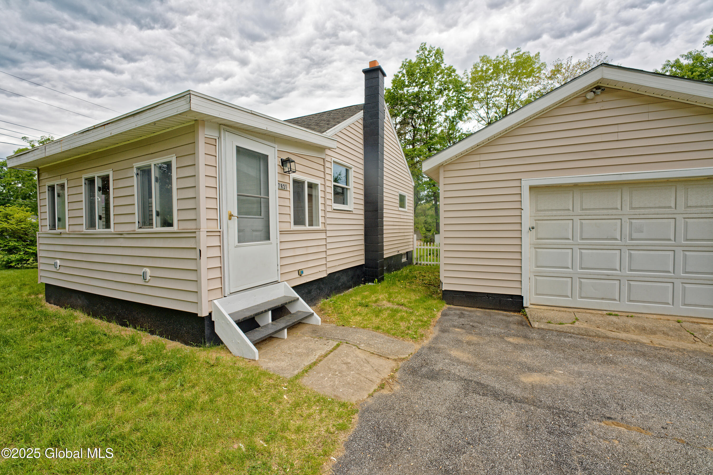 1 Ryder Avenue, South Glens Falls, New York image 2