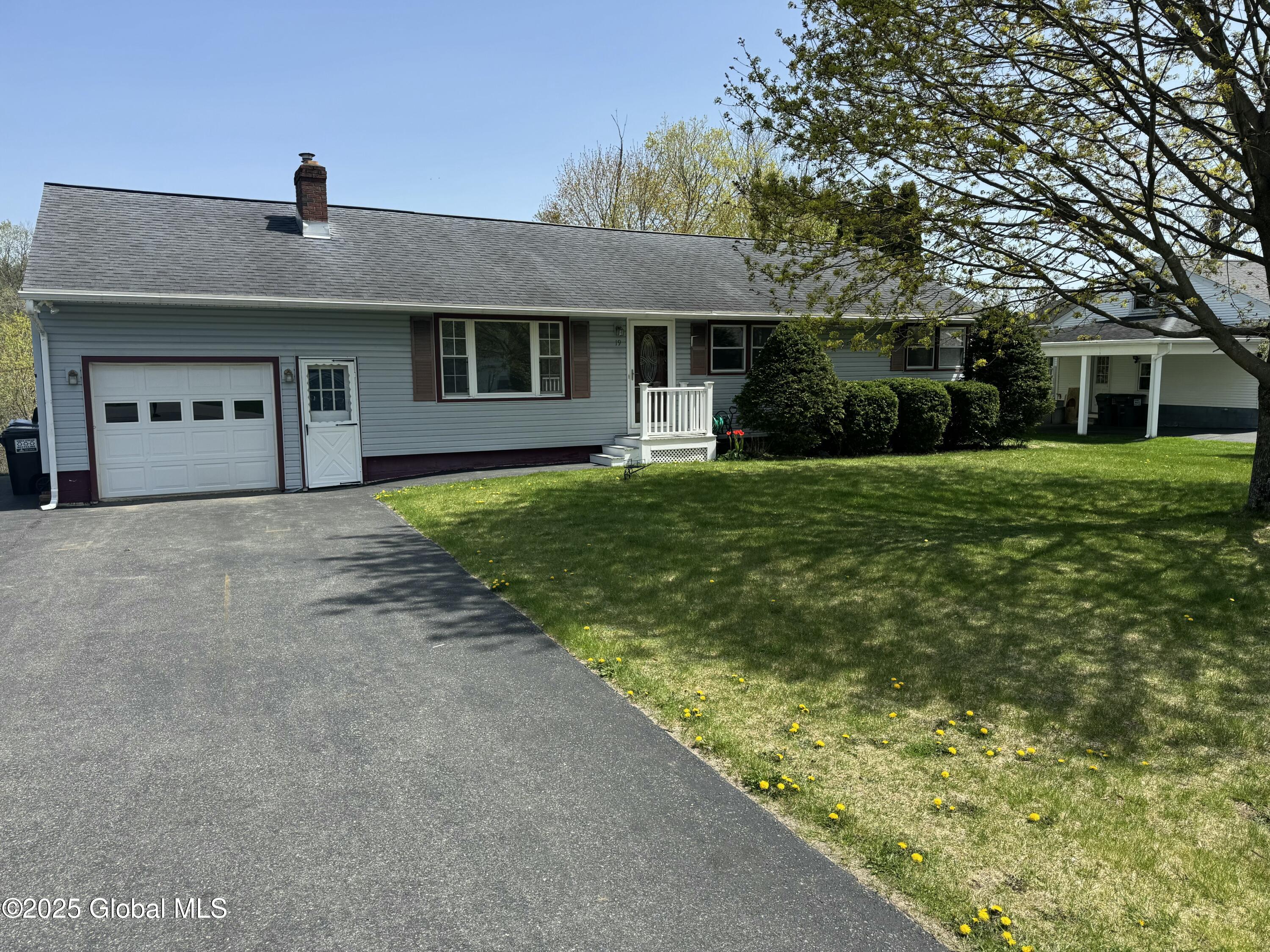 19 Callaghan Boulevard, Ballston Lake, New York image 1
