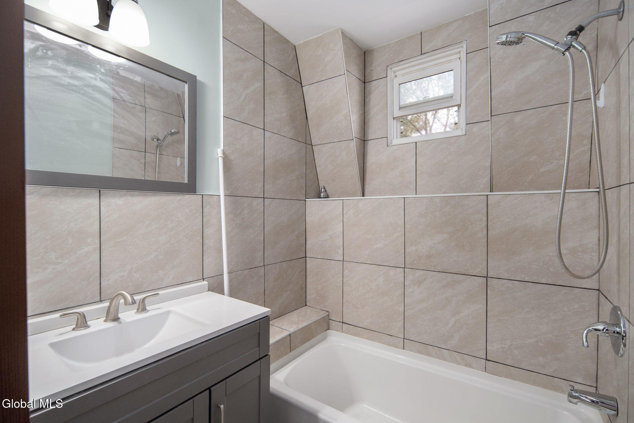 Schenectady, New York 12307, United States, 4 Bedrooms Bedrooms, ,2 BathroomsBathrooms,Residential,Active,229569