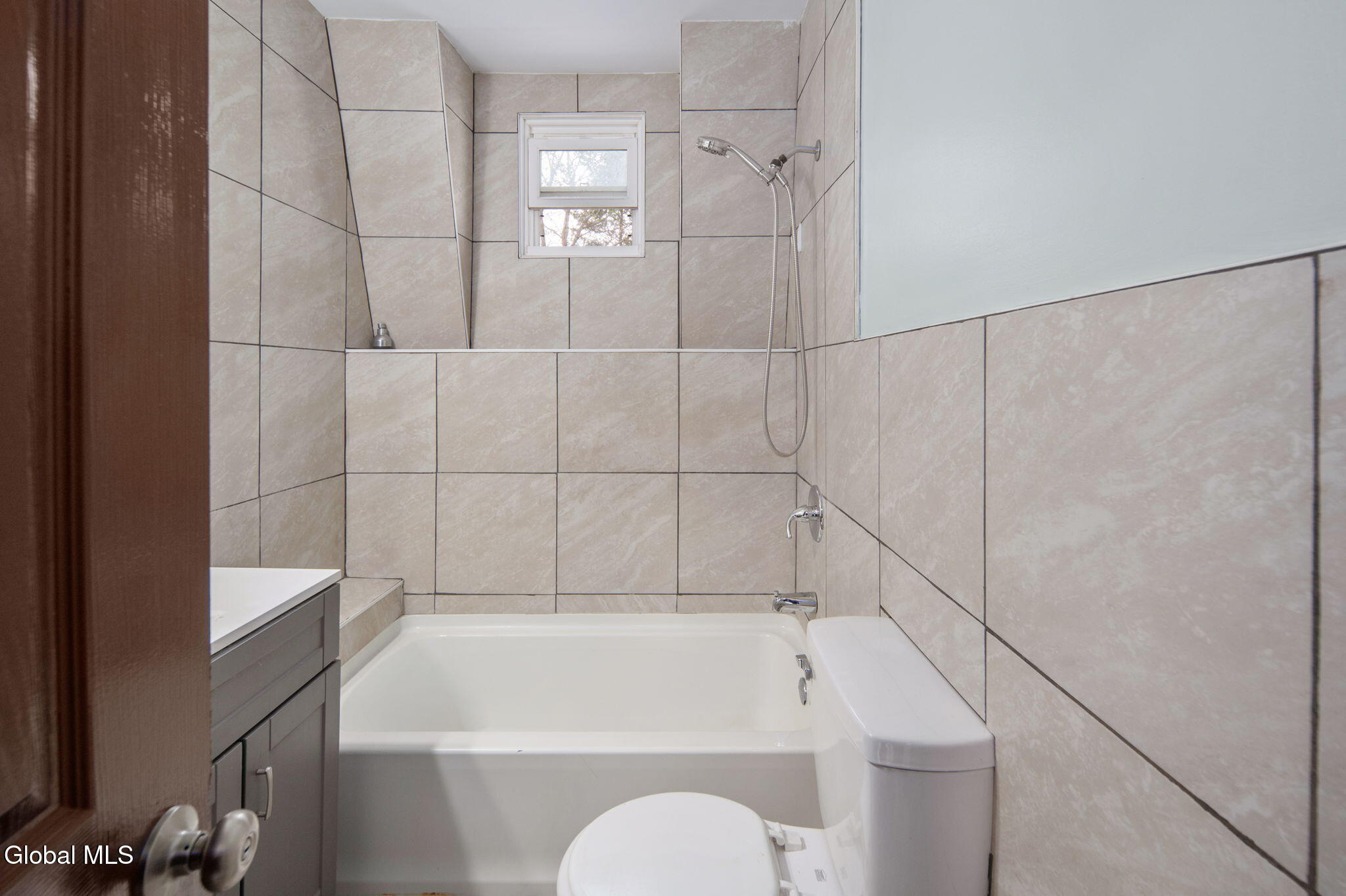 Schenectady, New York 12307, United States, 4 Bedrooms Bedrooms, ,2 BathroomsBathrooms,Residential,Active,229569