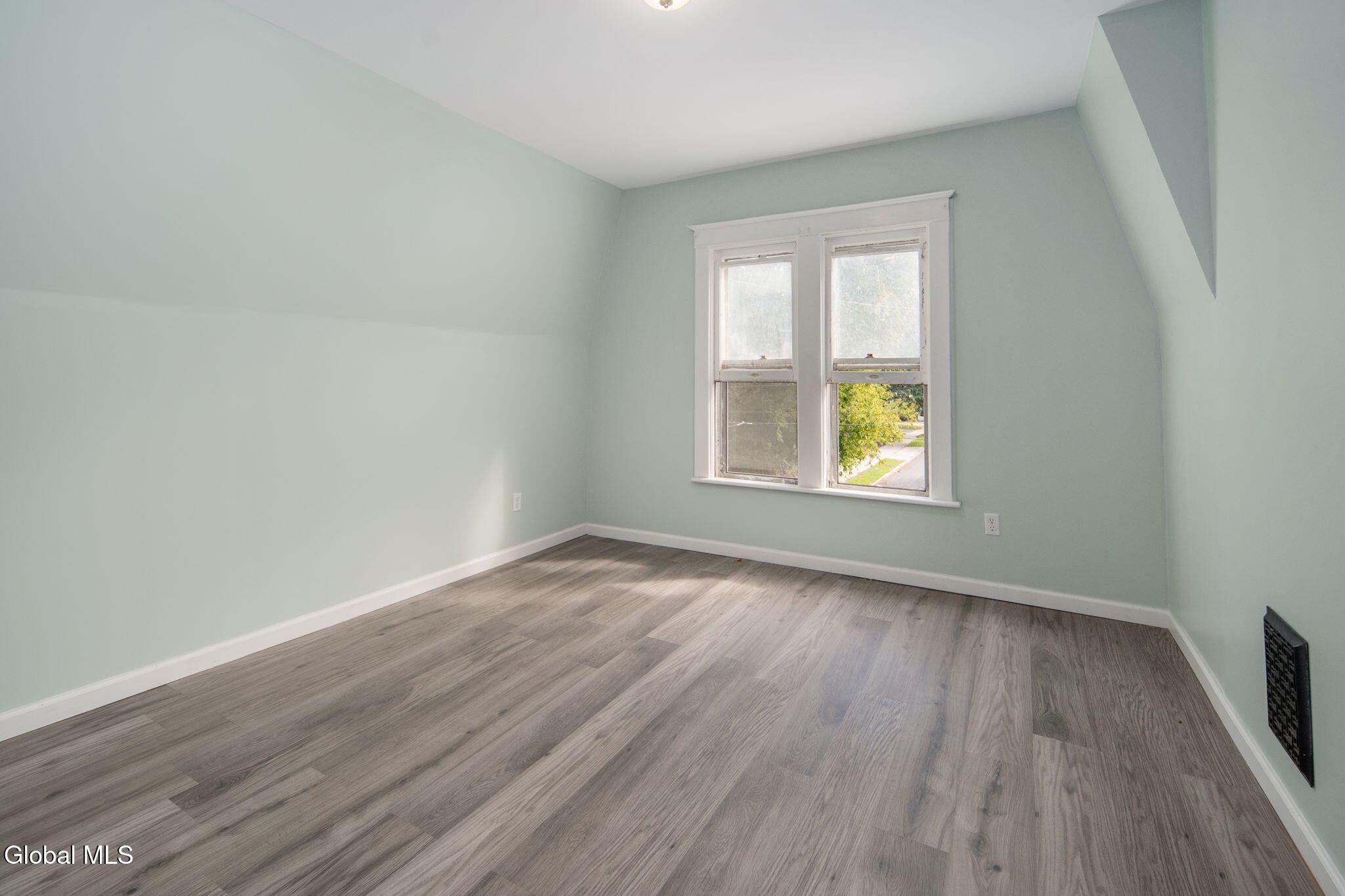 Schenectady, New York 12307, United States, 4 Bedrooms Bedrooms, ,2 BathroomsBathrooms,Residential,Active,229569