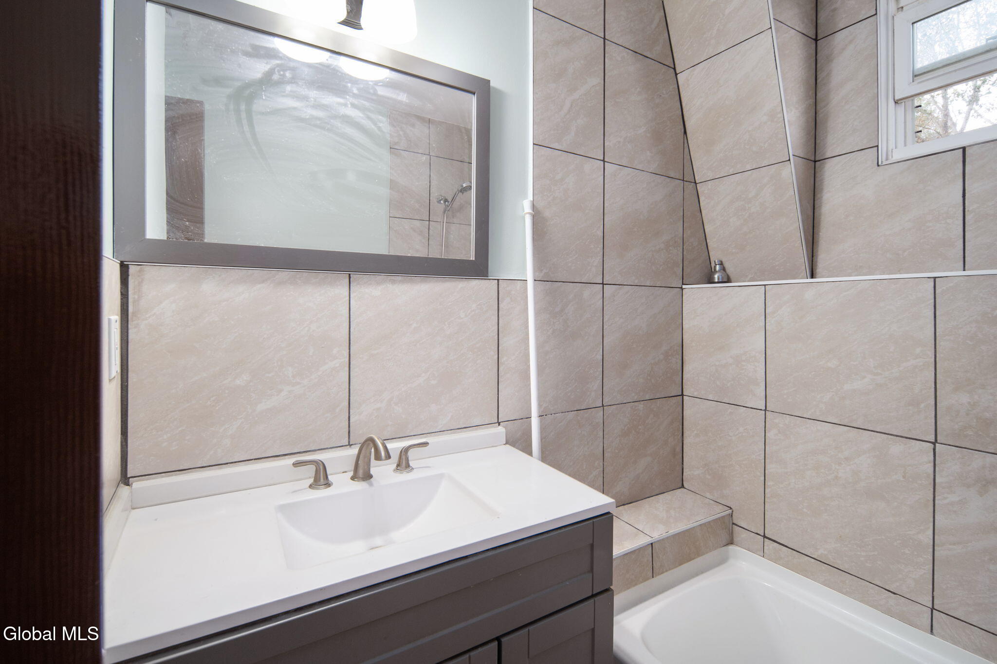 Schenectady, New York 12307, United States, 4 Bedrooms Bedrooms, ,2 BathroomsBathrooms,Residential,Active,229569