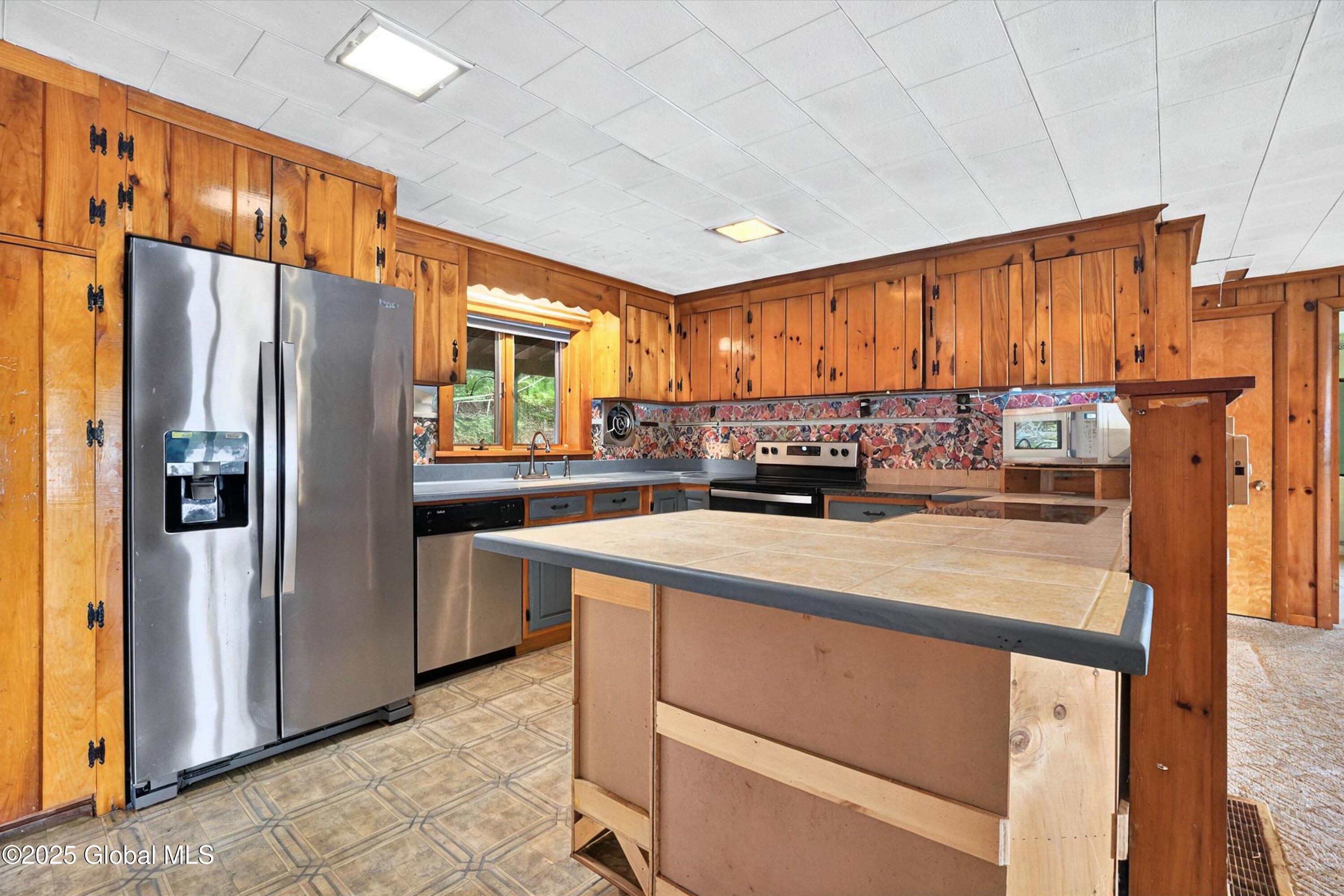 2513 N Shore Road, Hadley, New York image 17