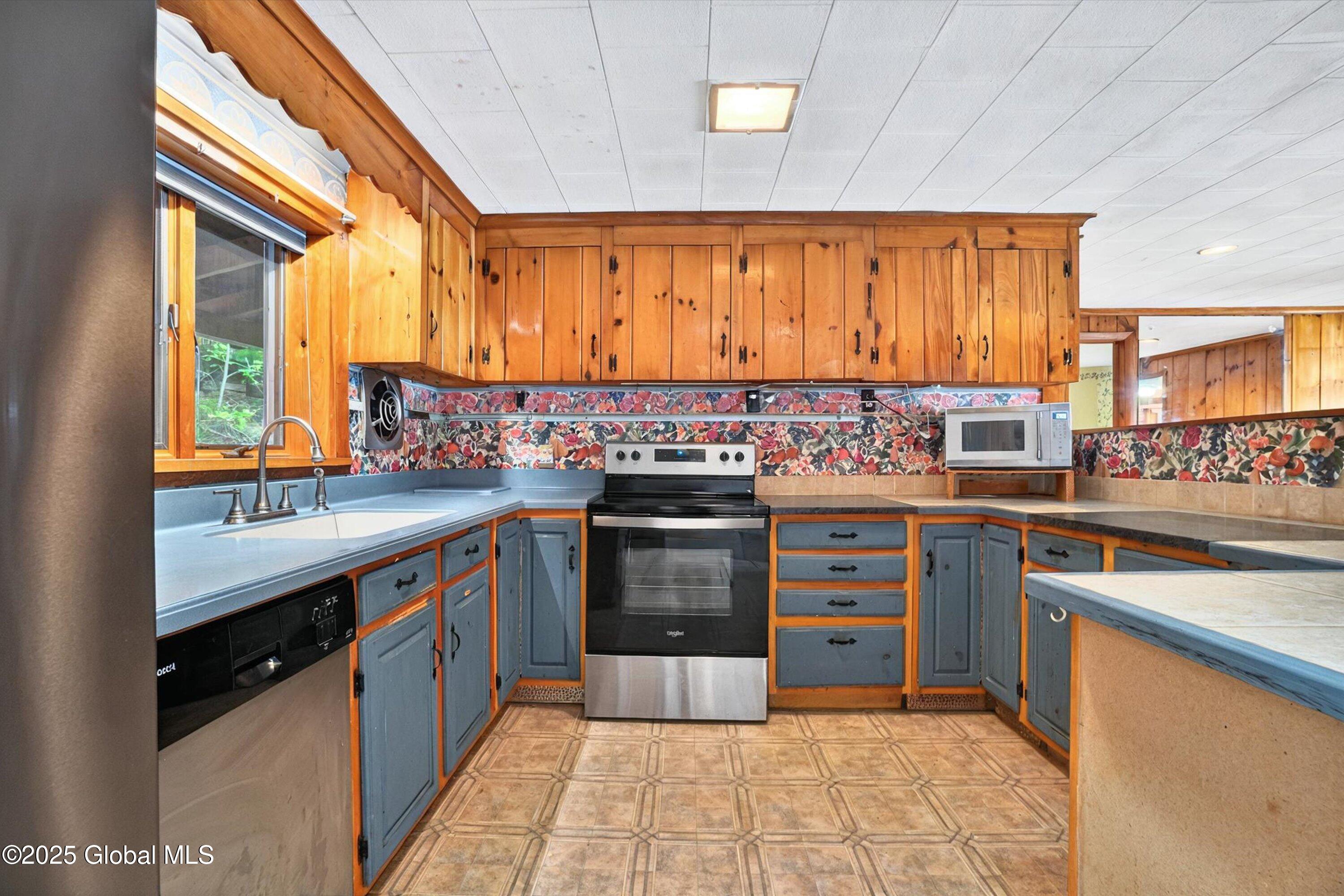 2513 N Shore Road, Hadley, New York image 18