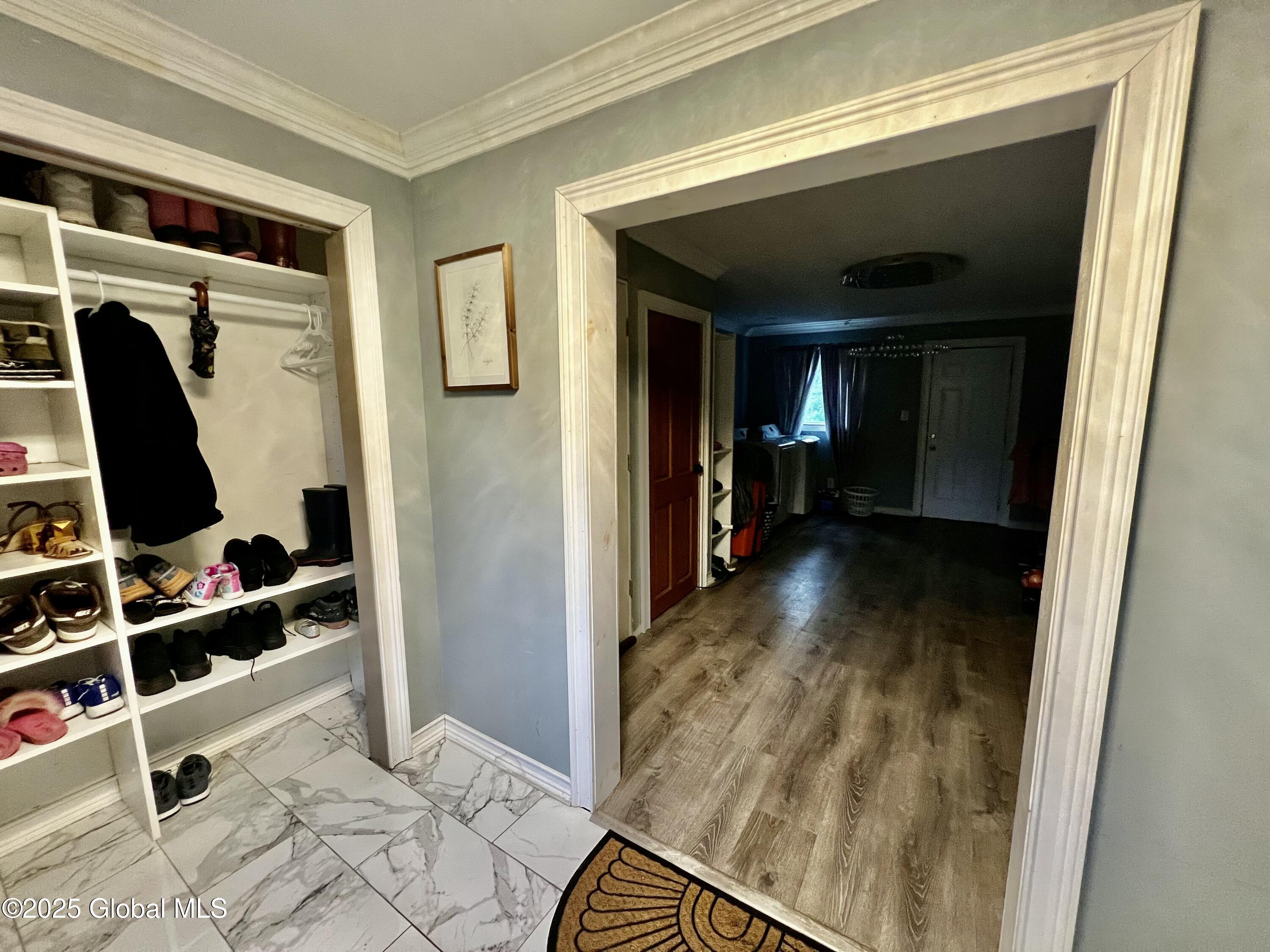 Glenville, New York 12302, United States, 6 Bedrooms Bedrooms, ,2 BathroomsBathrooms,Residential,Active,148235