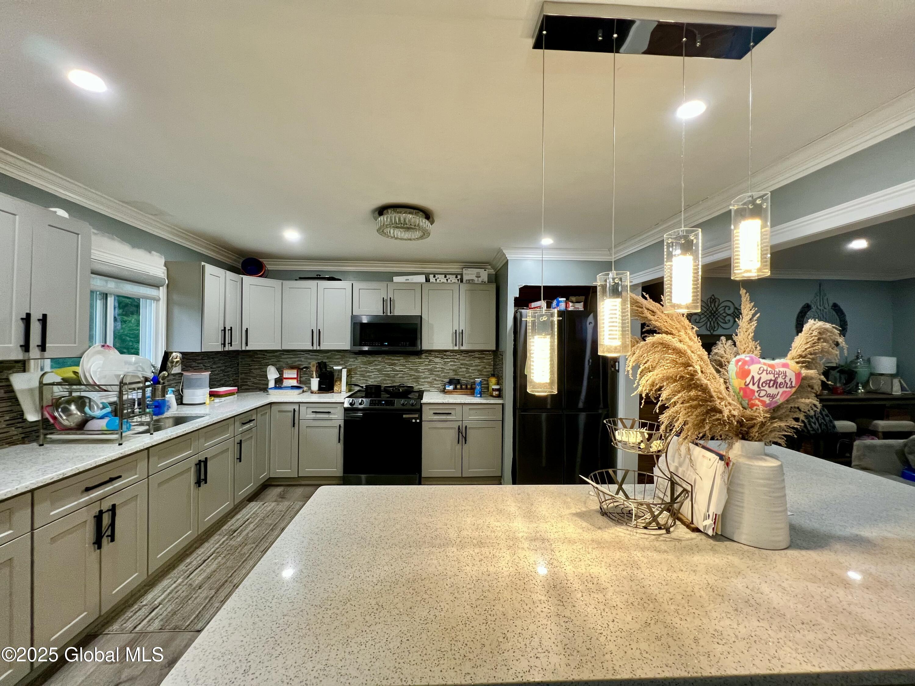 Glenville, New York 12302, United States, 6 Bedrooms Bedrooms, ,2 BathroomsBathrooms,Residential,Active,148235