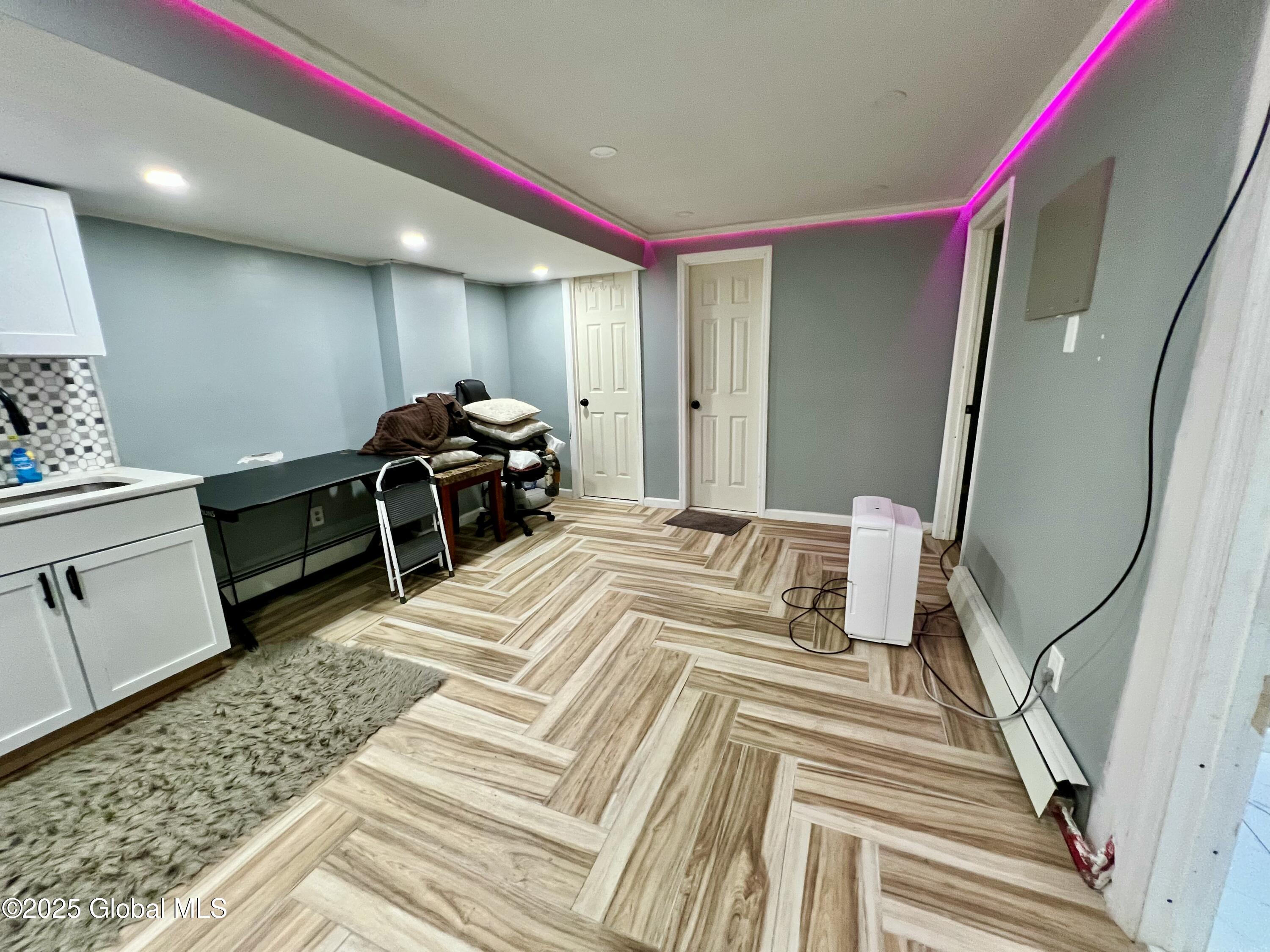 Glenville, New York 12302, United States, 6 Bedrooms Bedrooms, ,2 BathroomsBathrooms,Residential,Active,148235