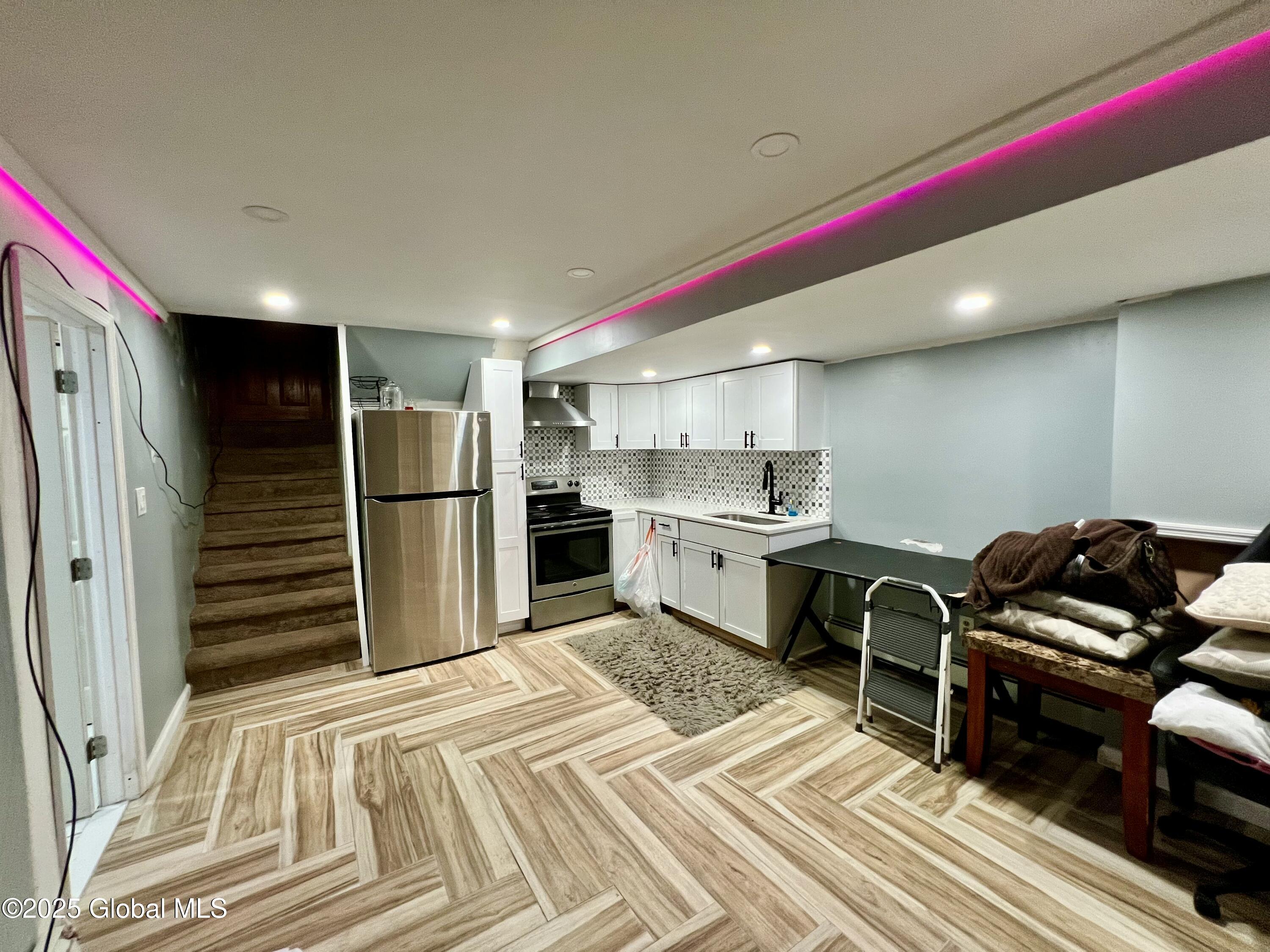 Glenville, New York 12302, United States, 6 Bedrooms Bedrooms, ,2 BathroomsBathrooms,Residential,Active,148235