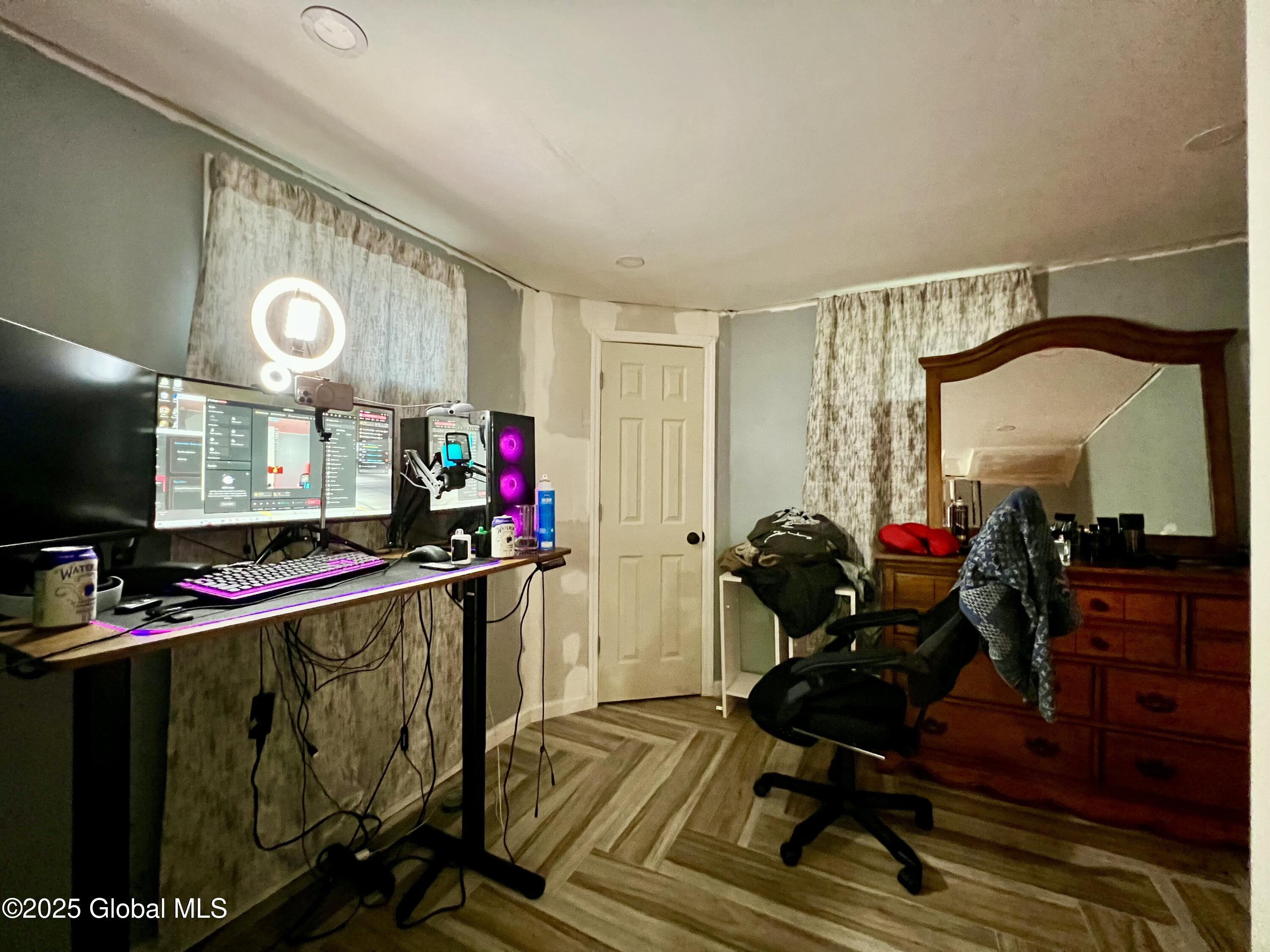 Glenville, New York 12302, United States, 6 Bedrooms Bedrooms, ,2 BathroomsBathrooms,Residential,Active,148235