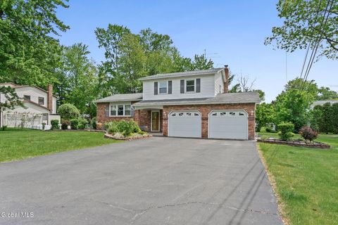 Photo of 756 Hampshire Seat, Niskayuna, NY 12309 (MLS # 202618217)