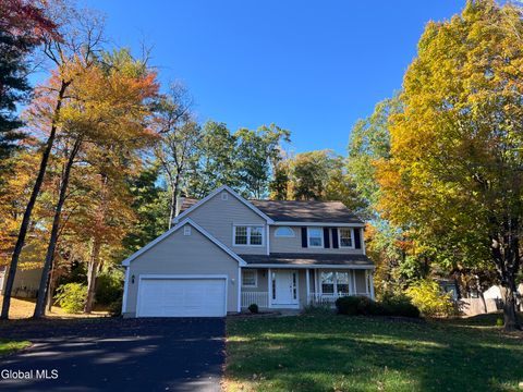 Photo of 841 Red Oak Drive, Niskayuna, NY 12309 (MLS # 202528044)