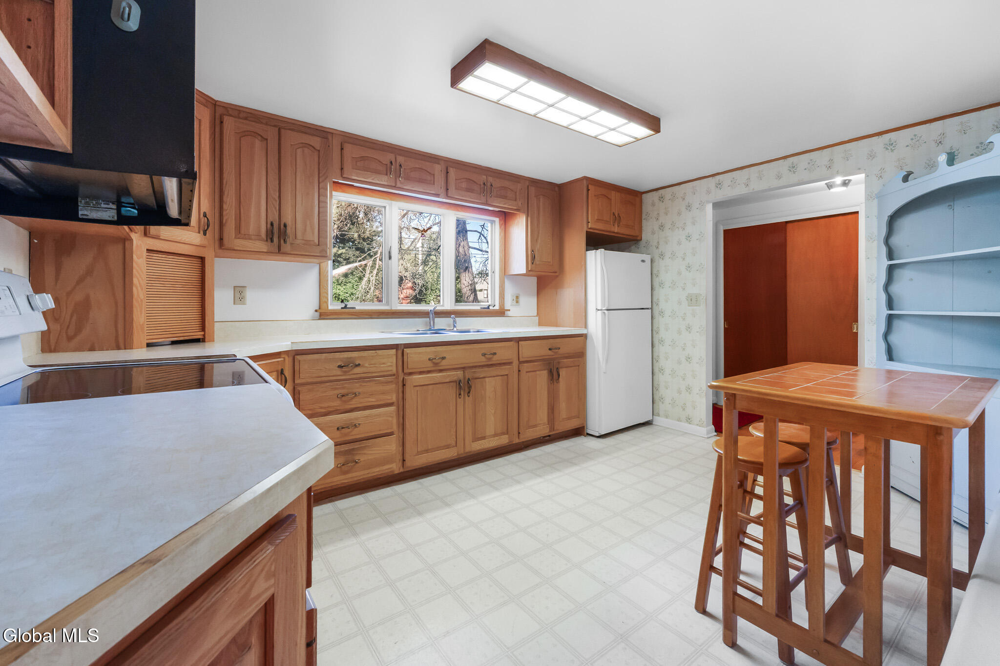 Niverville, New York 12130, United States, 3 Bedrooms Bedrooms, ,2 BathroomsBathrooms,Residential,Contingent,211304