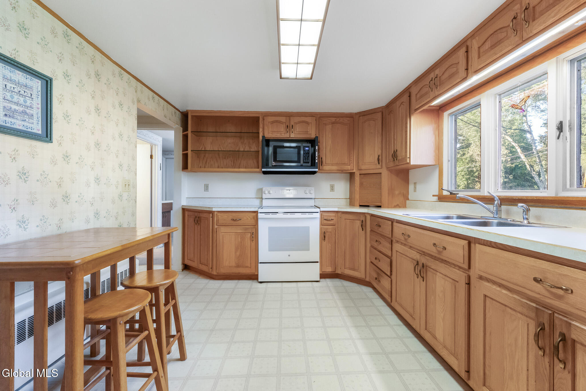 Niverville, New York 12130, United States, 3 Bedrooms Bedrooms, ,2 BathroomsBathrooms,Residential,Contingent,211304