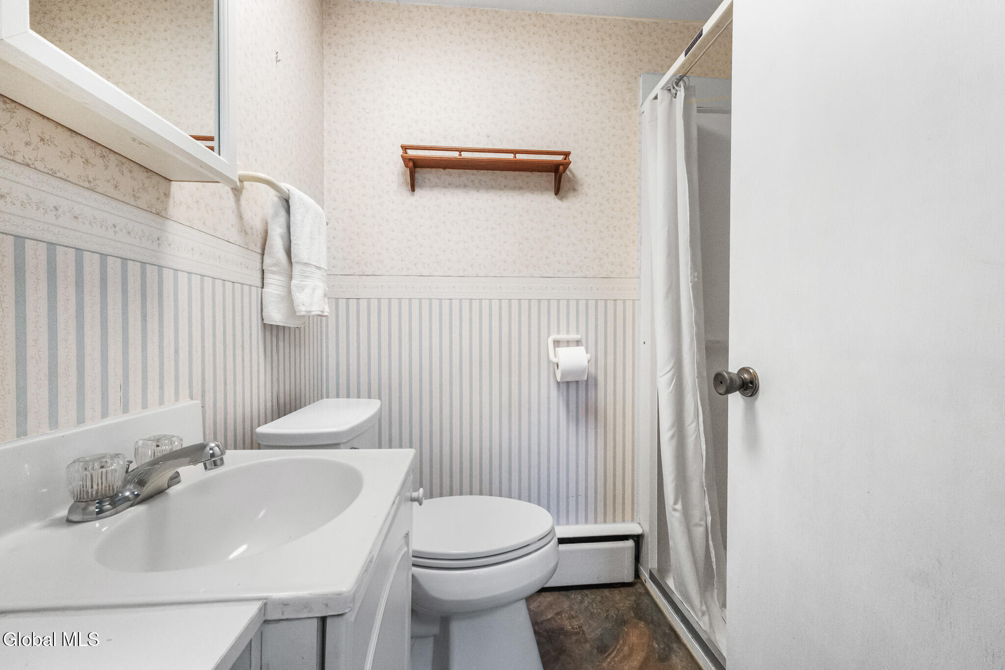 Niverville, New York 12130, United States, 3 Bedrooms Bedrooms, ,2 BathroomsBathrooms,Residential,Contingent,211304