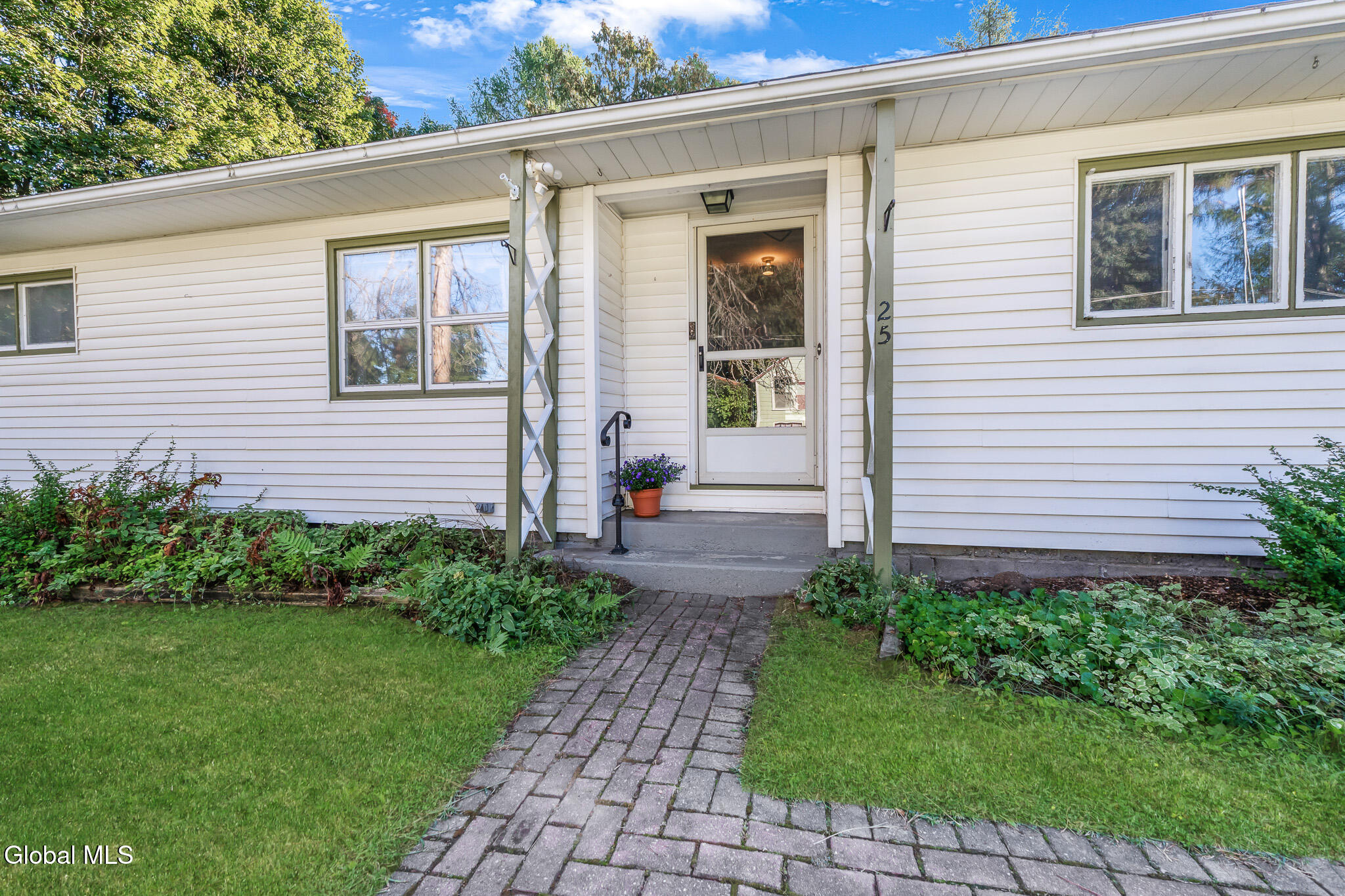 Niverville, New York 12130, United States, 3 Bedrooms Bedrooms, ,2 BathroomsBathrooms,Residential,Contingent,211304