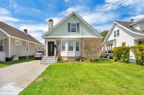 Photo of 913 Altamont Avenue, Schenectady, NY 12303 (MLS # 202616397)