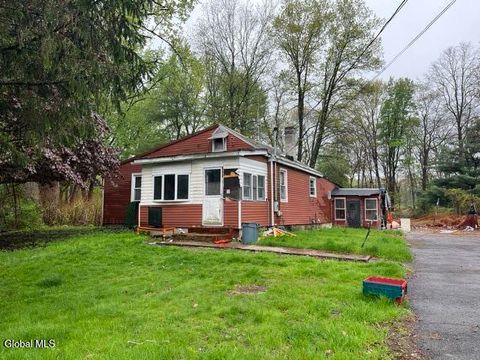 Photo of 1072 Climax Avenue, Schenectady, NY 12304 (MLS # 202617394)