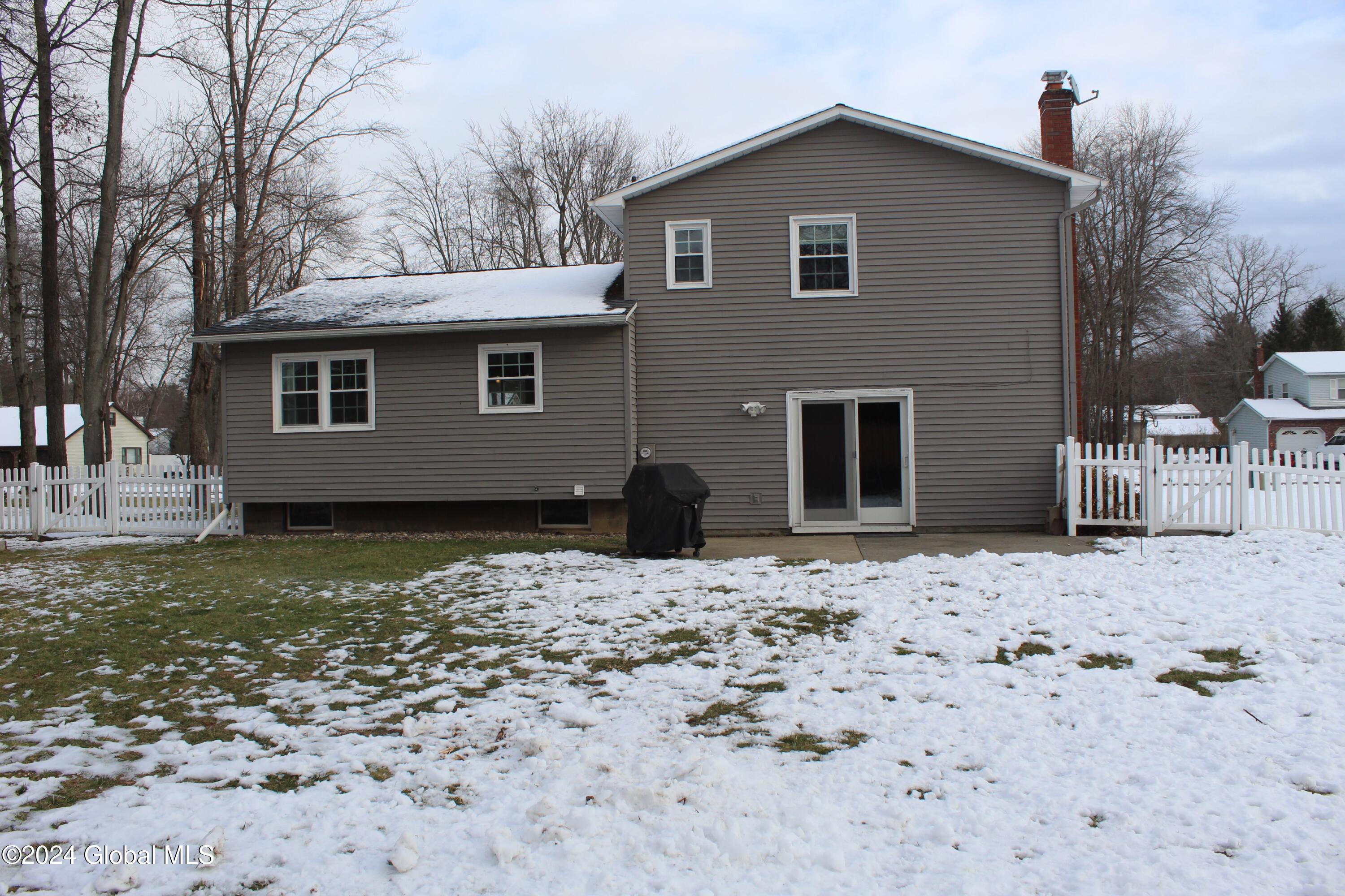 715 Hampshire Seat, Niskayuna, New York image 4