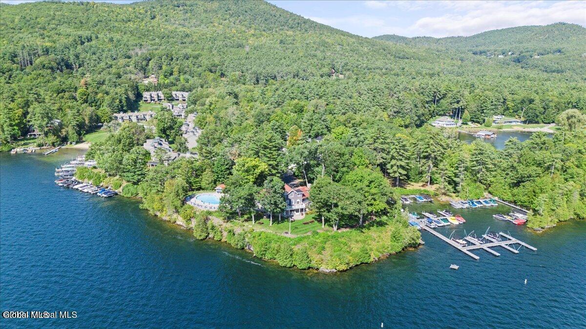 3562 Lake Shore 13