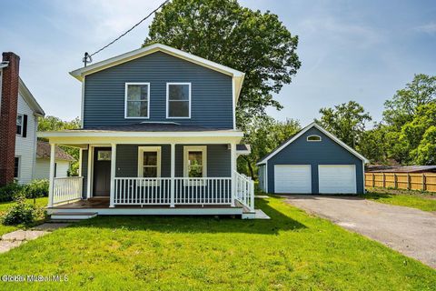 Homes For Sale - 11 N Park Street<br/> Cambridge, NY 12816