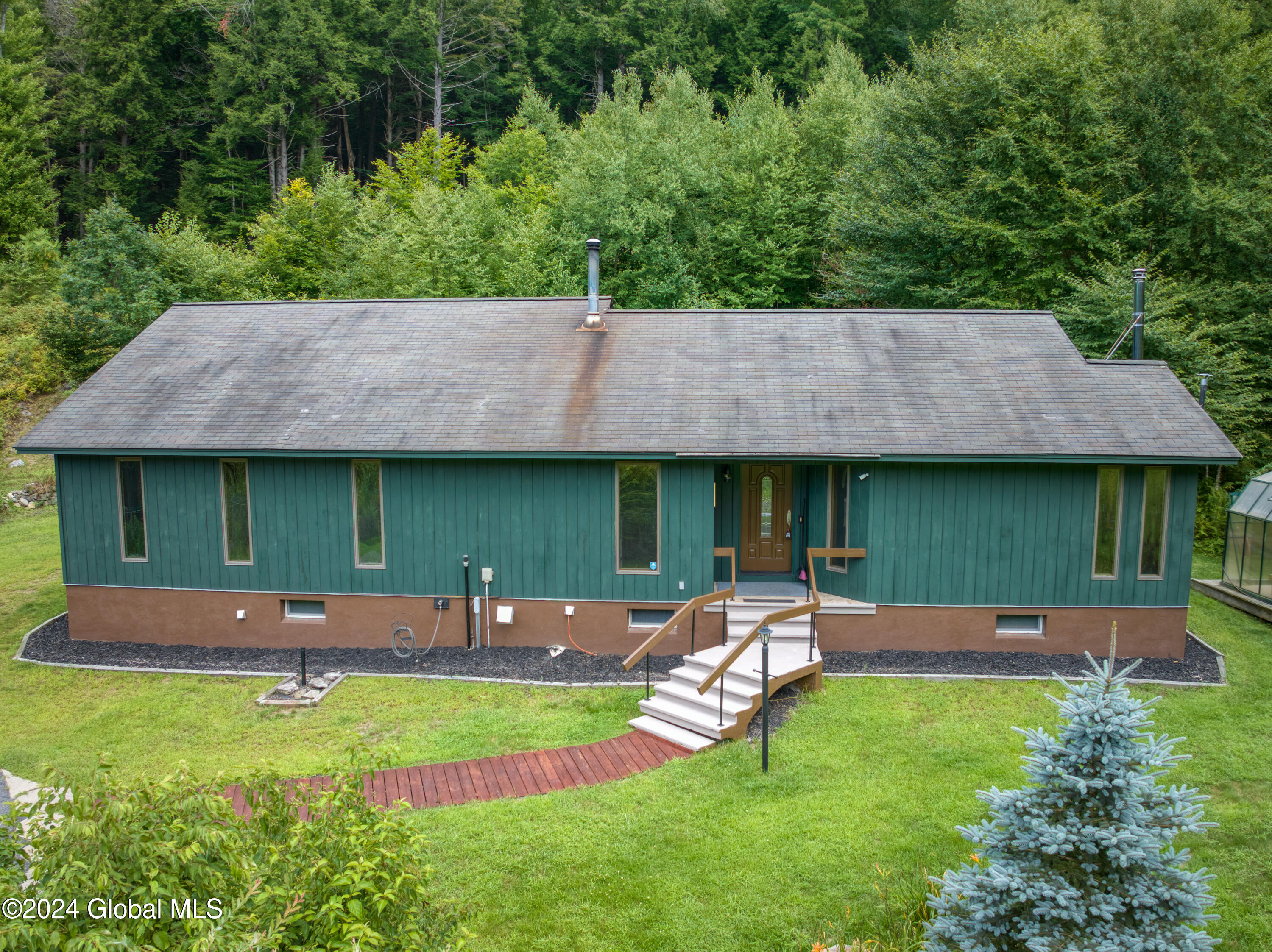 380 Valentine Pond Road, Pottersville, New York image 3