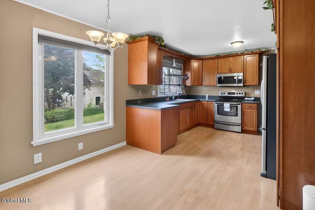 10 Warren Avenue