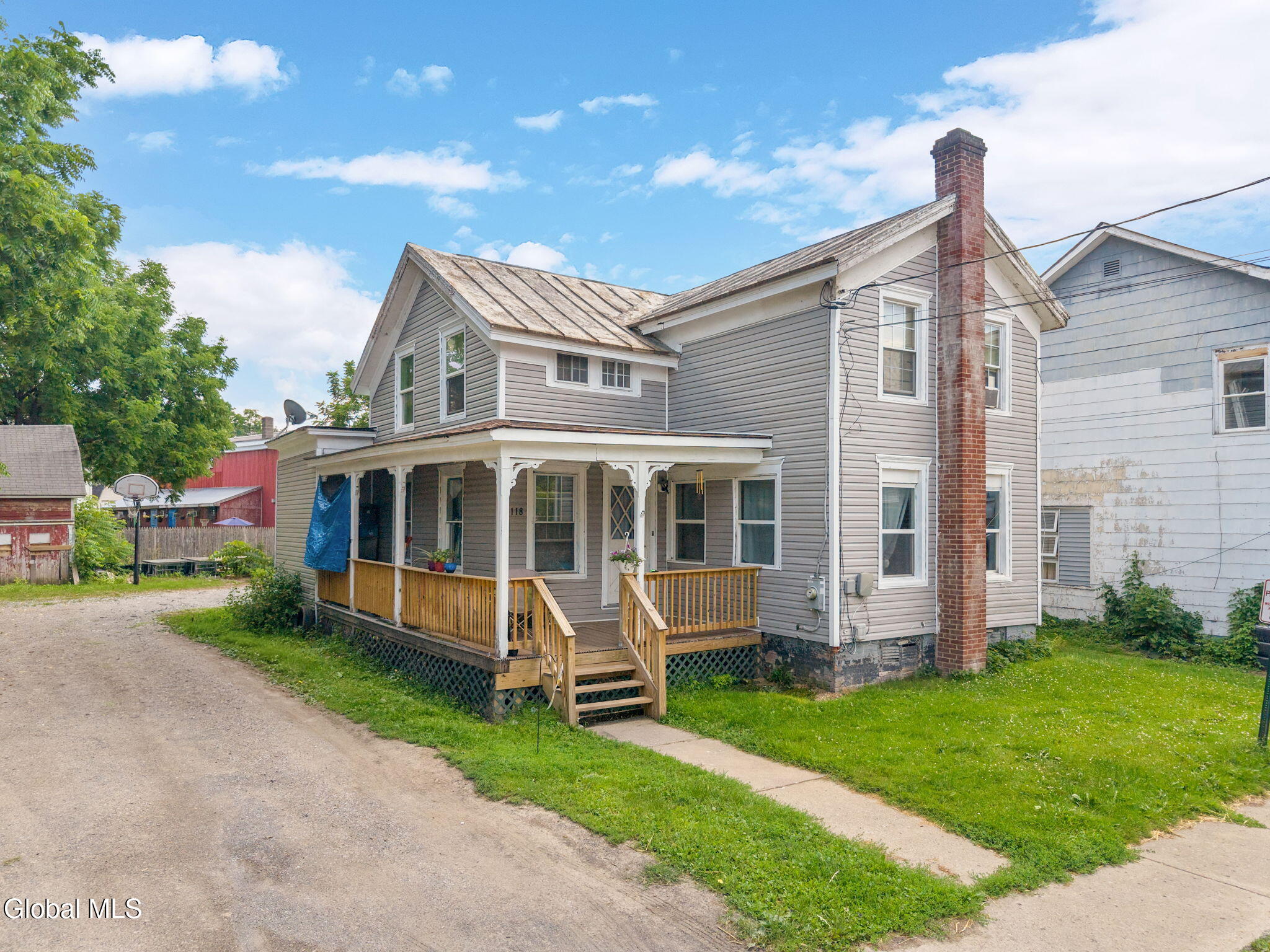 118 Railroad Avenue