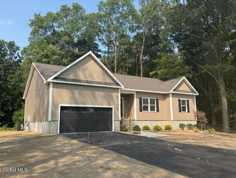 Photo of 2 Michael Drive, Colonie, NY 12303 (MLS # 202525300)