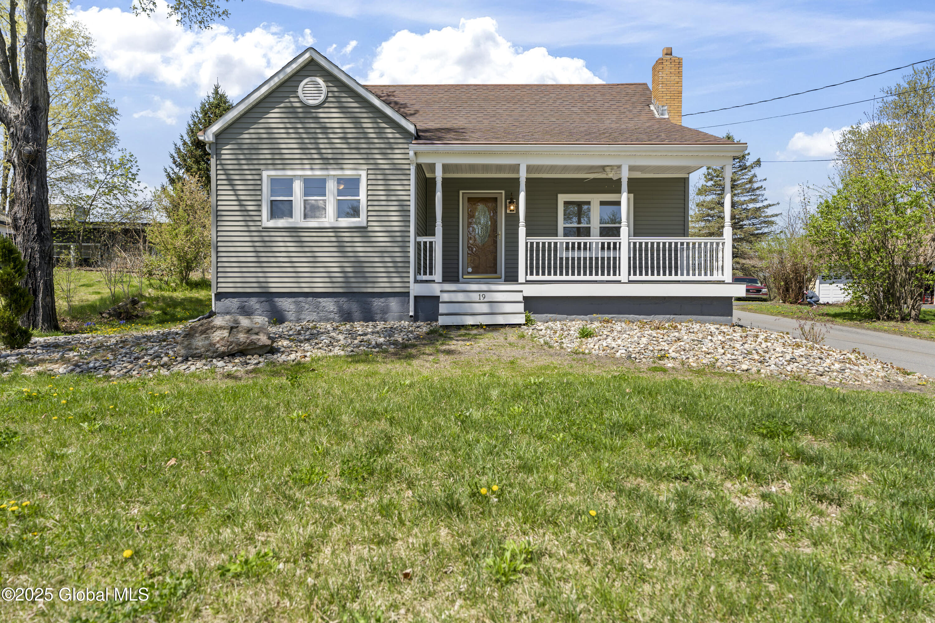19 Champlain Road, Stillwater, New York image 1