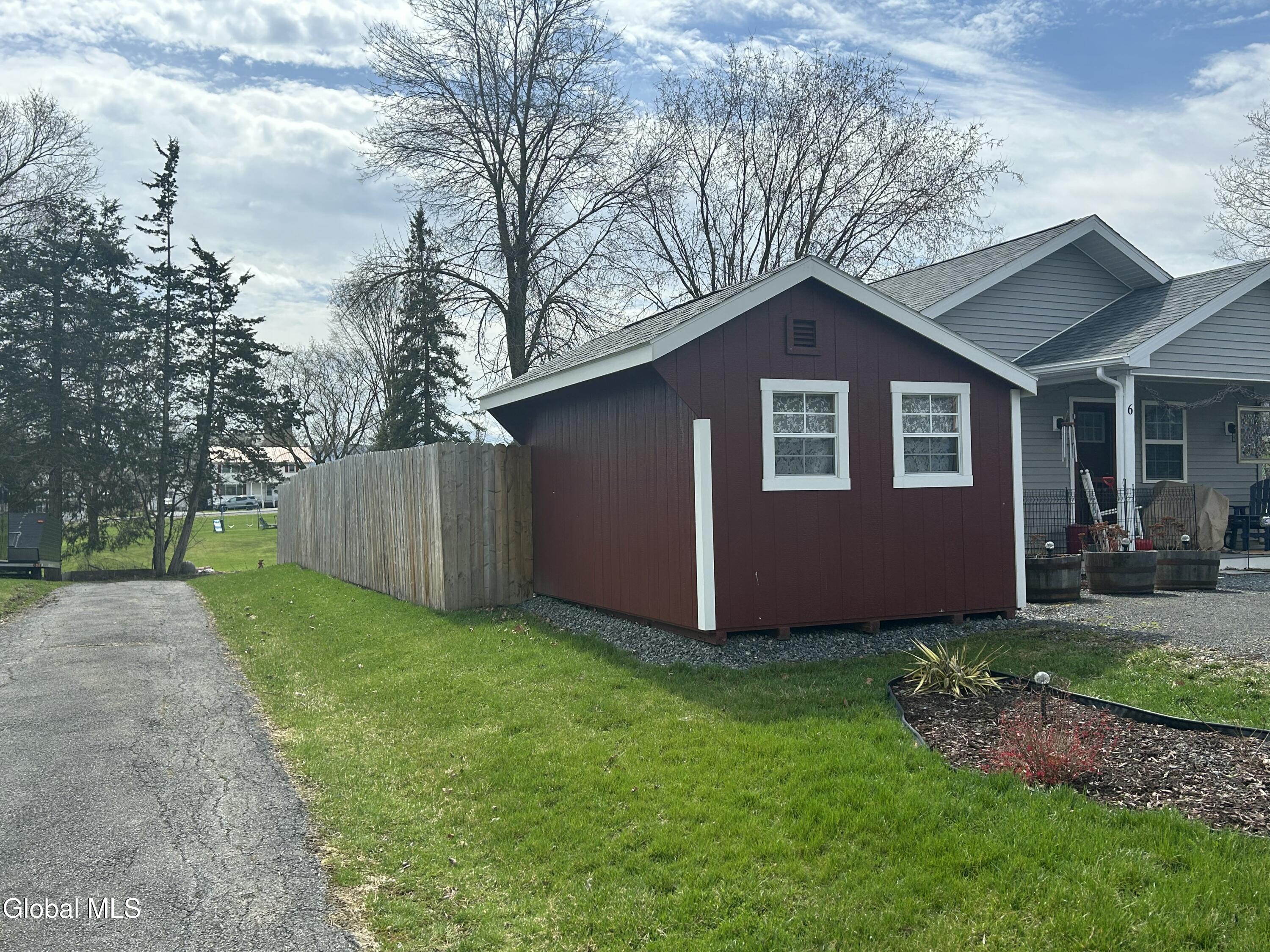 6 Saint Claire Street