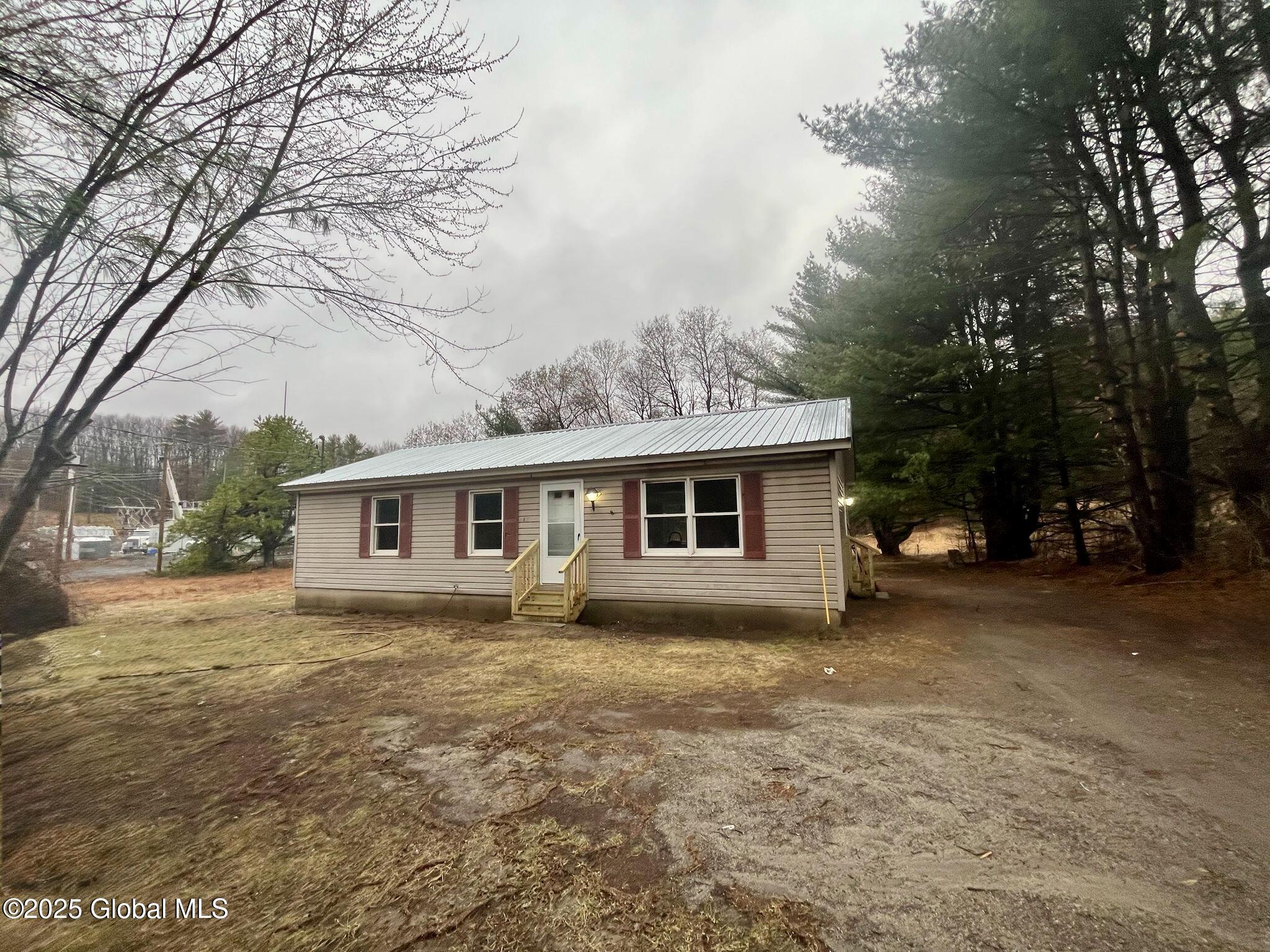 487 Johnson Avenue, Gloversville, New York image 1