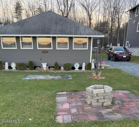 Photo of 86 Riley Cove Road, Malta, NY 12020 (MLS # 202530544)