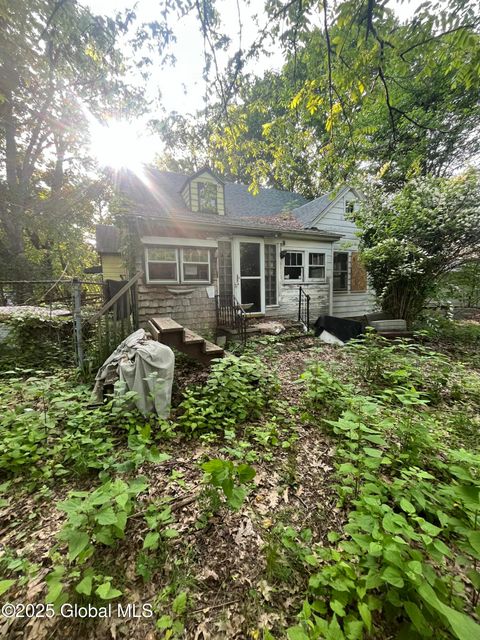 Photo of 434 N Greenbush Road, Rensselaer, NY 12144 (MLS # 202525044) Photo of 434 N Greenbush Road, Rensselaer, NY 12144 (MLS # 202525044)