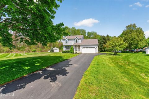 Photo of 5 Center Court, Clifton Park, NY 12065 (MLS # 202617206)