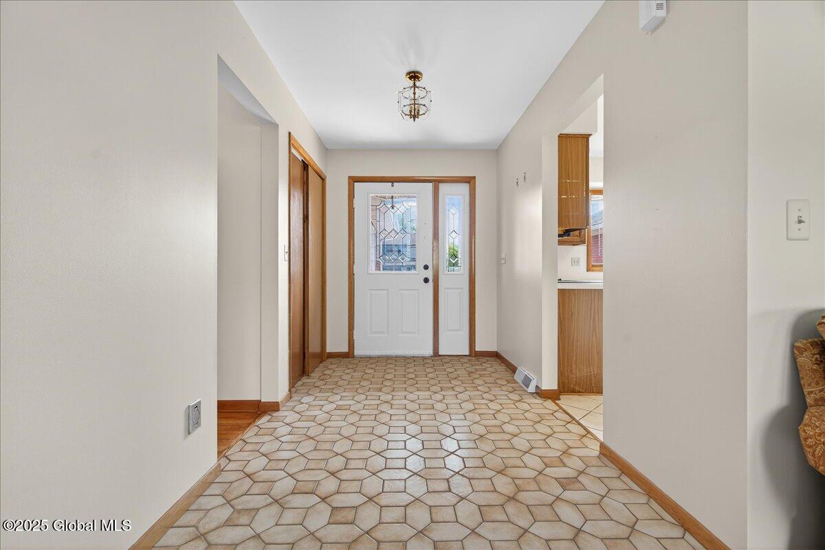 33 Woodridge Drive, Loudonville, New York image 10