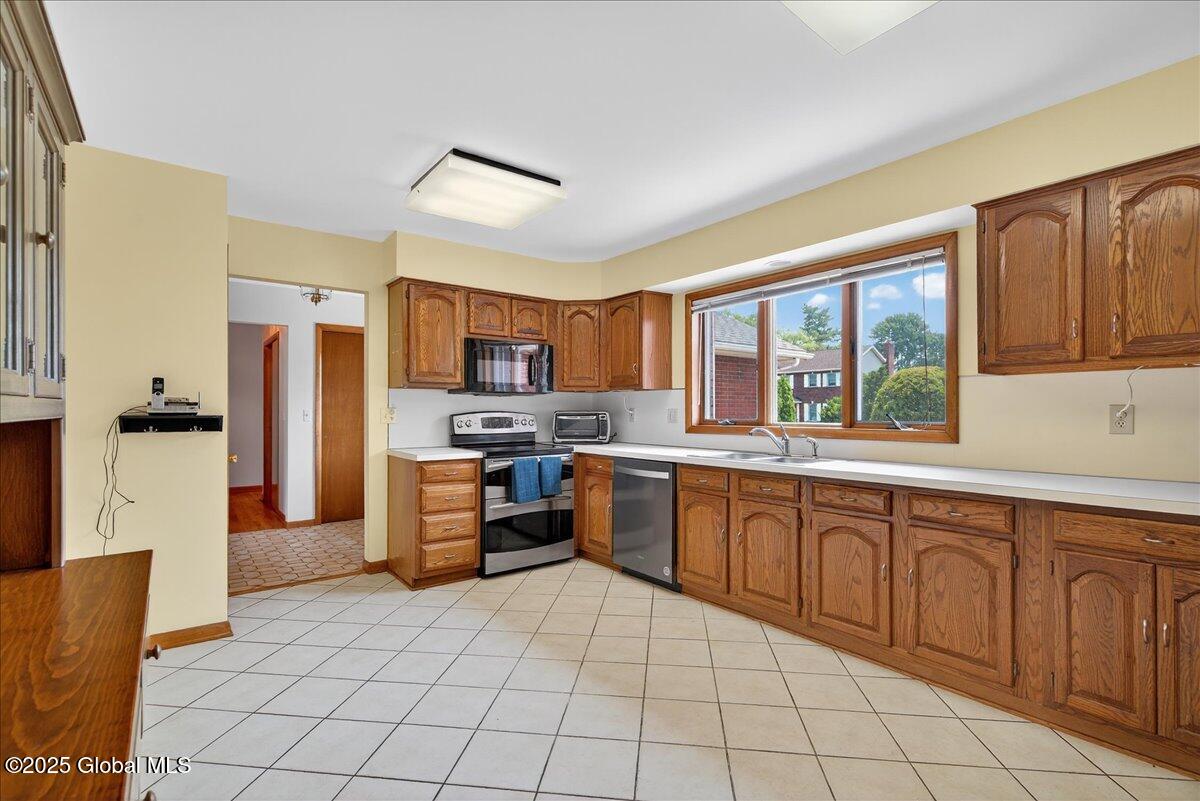 33 Woodridge Drive, Loudonville, New York image 14